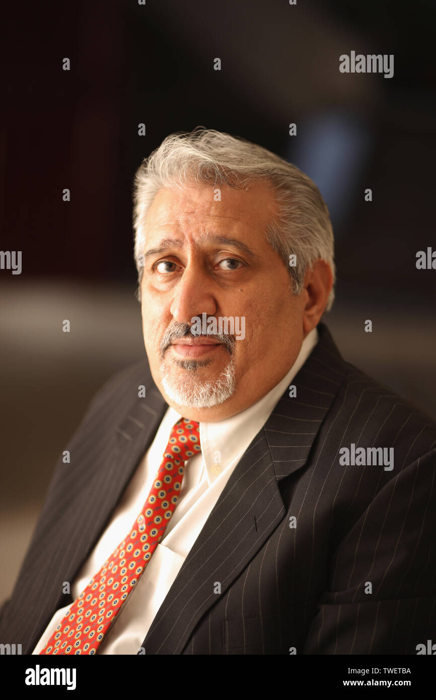 Homme d'affaires indien vieil homme chef de la direction Banque de ...