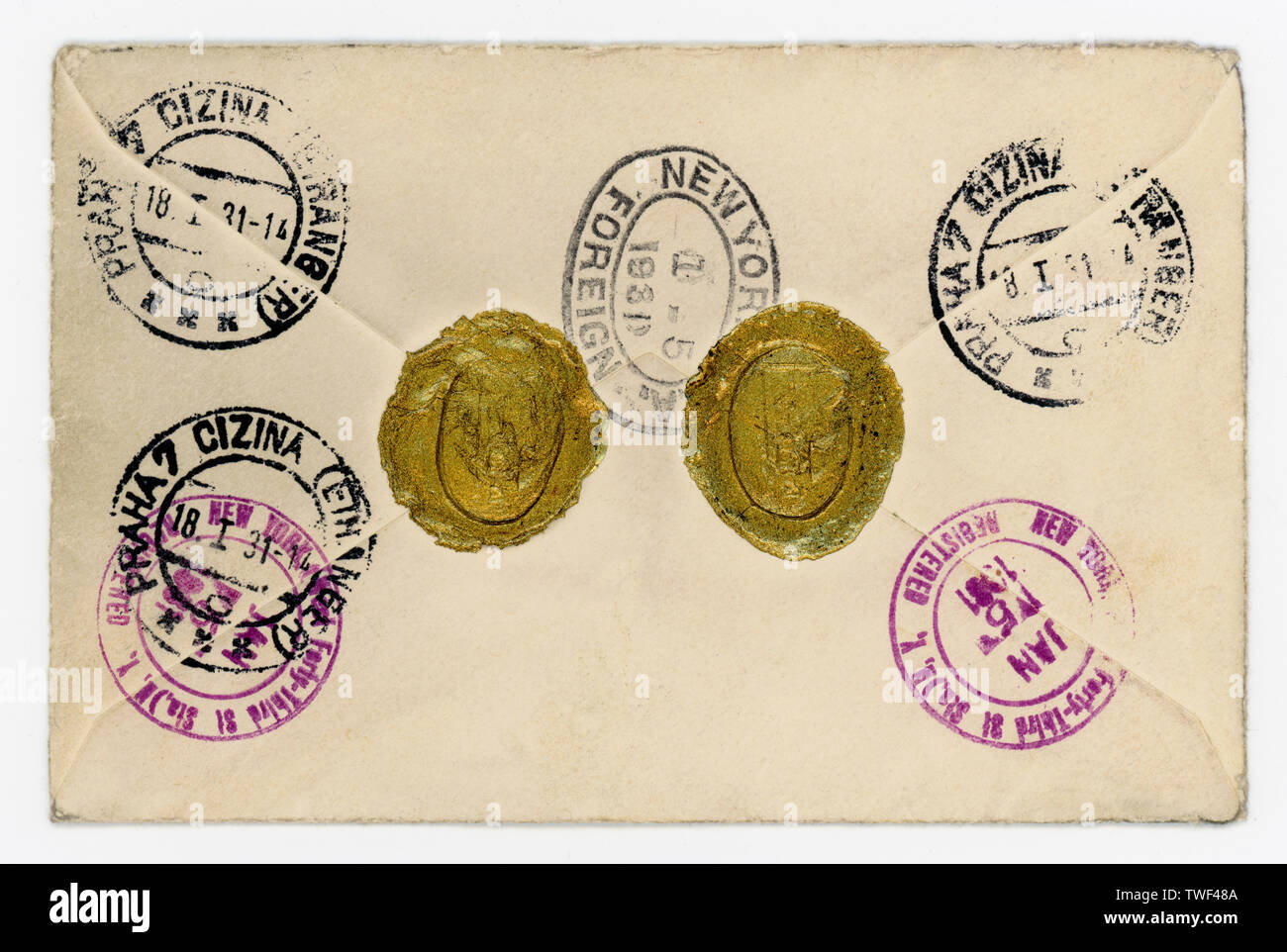 Côté arrière avec enveloppe Vintage stamps - isolated on white Banque D'Images