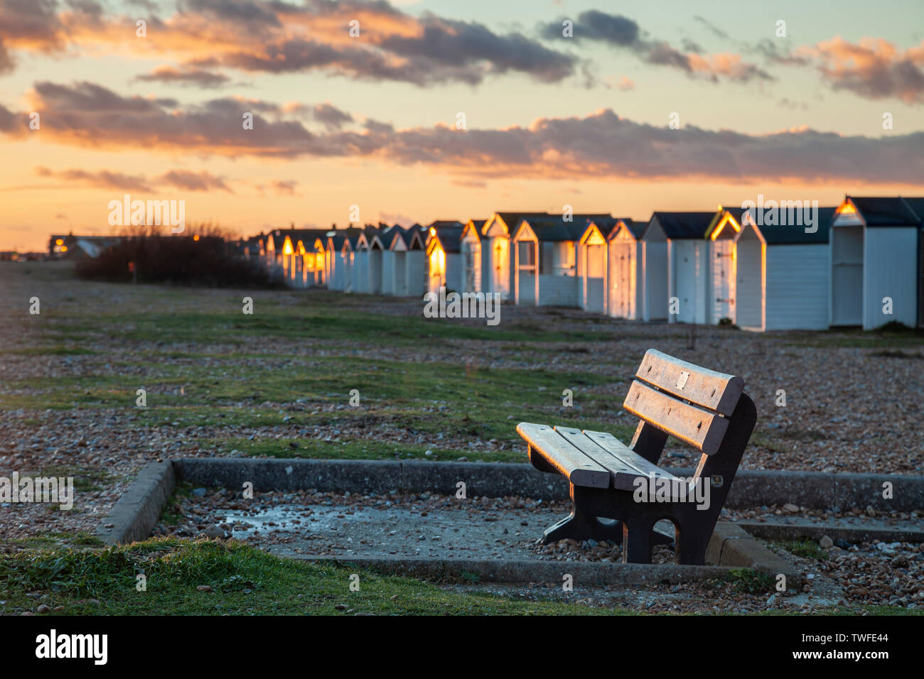 Coucher du soleil d'hiver sur la plage de Shoreham. Banque D'Images