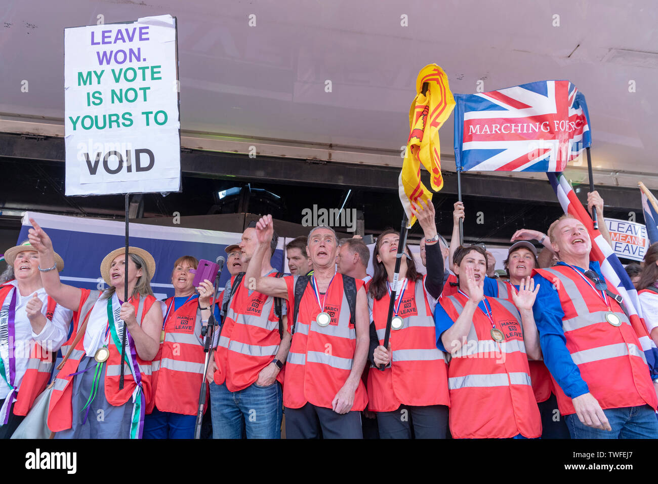 Les gens se rassemblent à un Brexit Pro démonstration à la place du Parlement à Londres. Banque D'Images