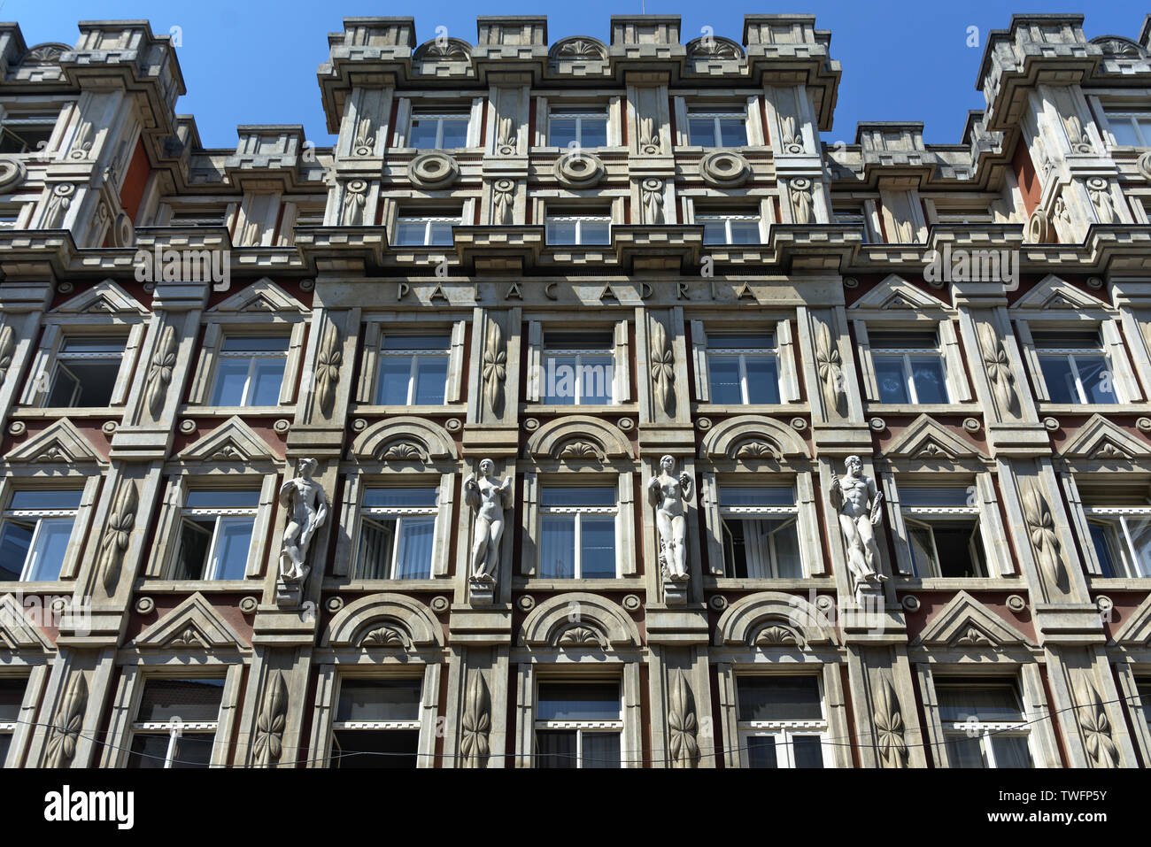 Façade du Palais Adriatica (Adria) à Prague, République Tchèque Banque D'Images