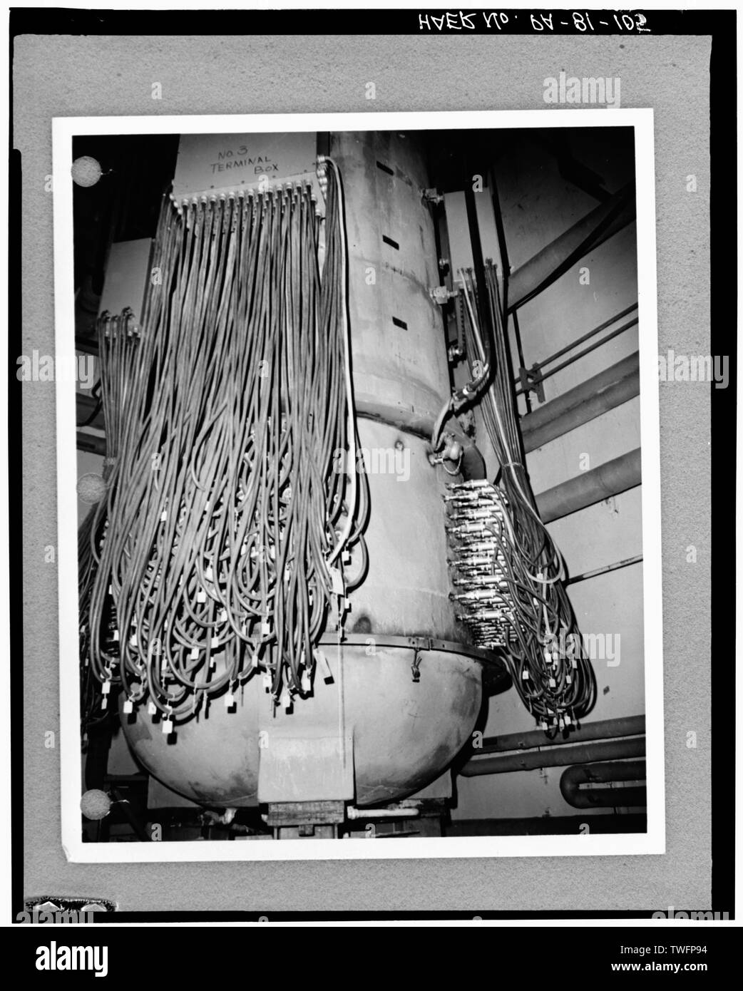 Après l'isolation, DE PRESSURISATION PATCHWORK AVRIL 21,1965 - Nucléaire de Shippingport, sur l'Ohio River, à 25 kilomètres au nord-ouest de Pittsburgh, Shippingport, Beaver County, PA ; Hyman Rickover, G ; Duquesne Light Company ; Département de l'énergie ; l'énergie atomique Commission ; Westinghouse Electric Corporation ; Bettis Atomic Power Laboratory ; Stone and Webster Engineering Corporation ; Dravo Corporation ; Simpson, John W ; Gray, John E ; Barker, Joseph H ; Iselin, d G ; Combustion Engineering, Incorporated ; Knolls Atomic Power Laboratory ; Clark, Philip R ; Leighton, David T ; Mealia, John E ; Raab, Harry F Banque D'Images