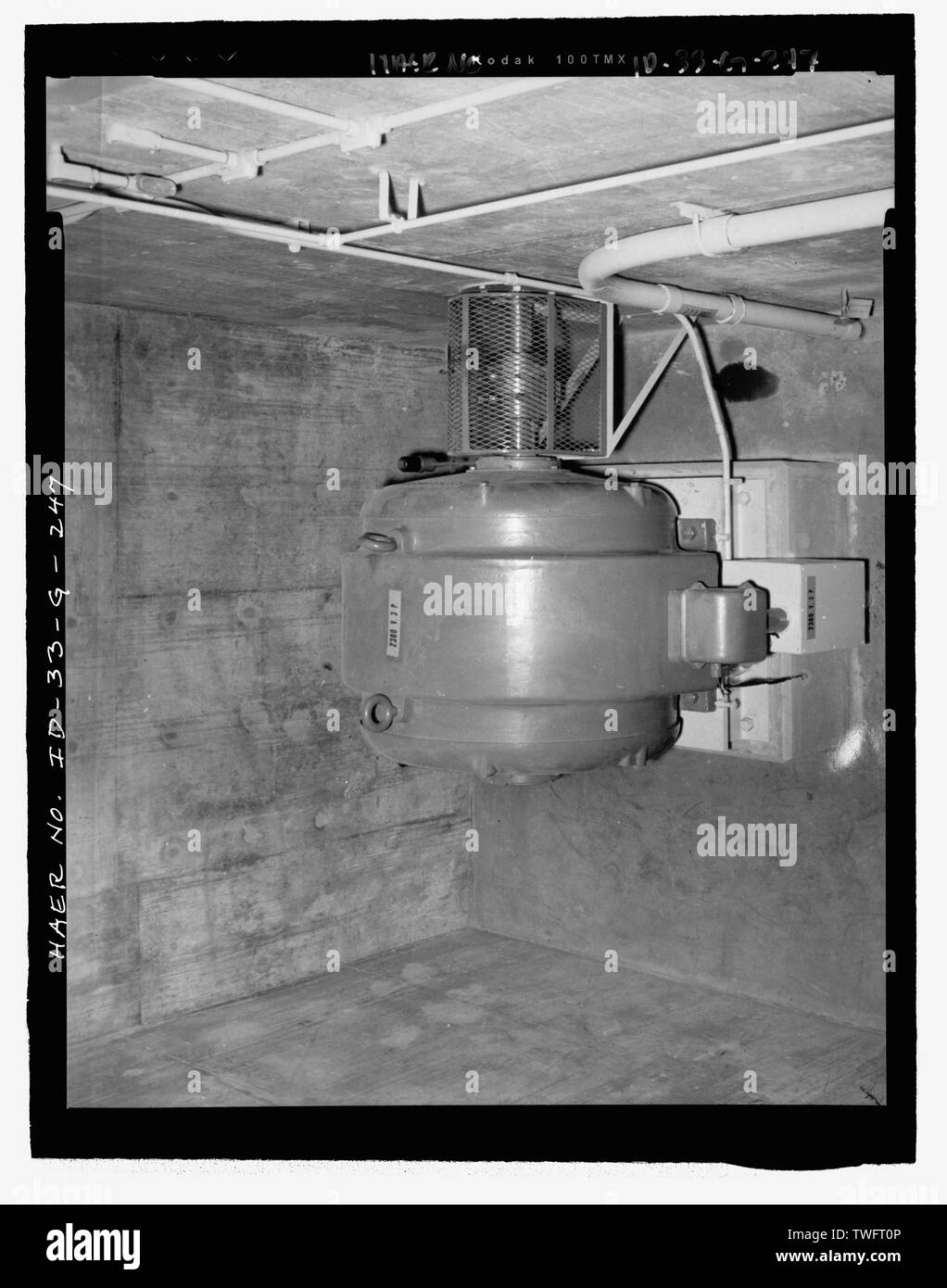 L'EAU, PROCESSUS DE CONSTRUCTION TRA-605. Pompes ET RÉSERVOIR DE LEURS MOTEURS ONT ÉTÉ séparés les uns des autres par un mur blindé. C'est l'UN DES MOTEURS. L'INL no de négatif ; 4370. Photographe inconnu, 3-5-1952 - Idaho National Engineering Laboratory, Test Zone du réacteur, les matériaux et l'ingénierie des réacteurs d'essai, Scoville, comté de Butte, ID Banque D'Images