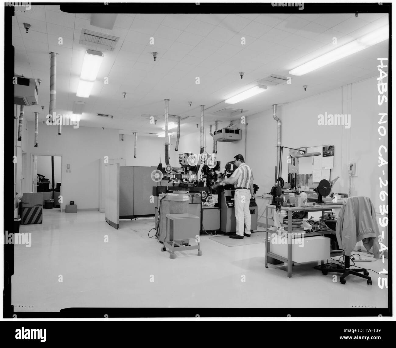 Prix de production -1 Vue de l'intérieur, FACE AU NORD-EST - Walt Disney Studios, d'un processus de laboratoire, de coin de Buena Vista Street et l'avenue Alameda, Burbank, Los Angeles, CA Banque D'Images
