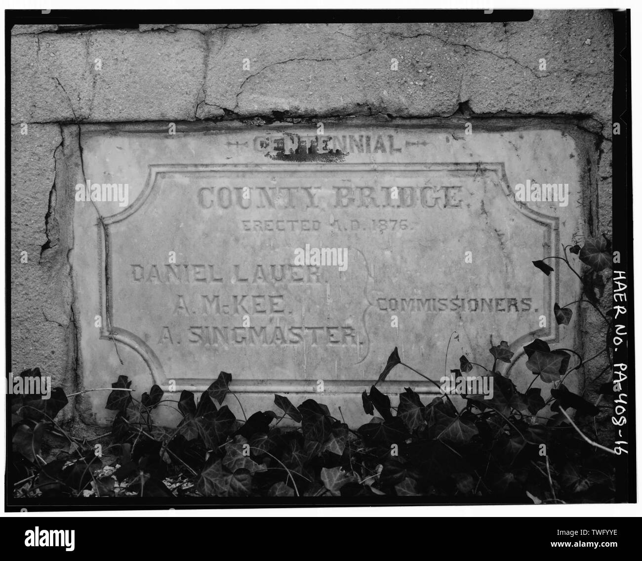Plaque, regardant vers le sud - pont Centennial Avenue Station, enjambant le ruisseau Saucon Valley, centre, Lehigh Comté, PA Banque D'Images