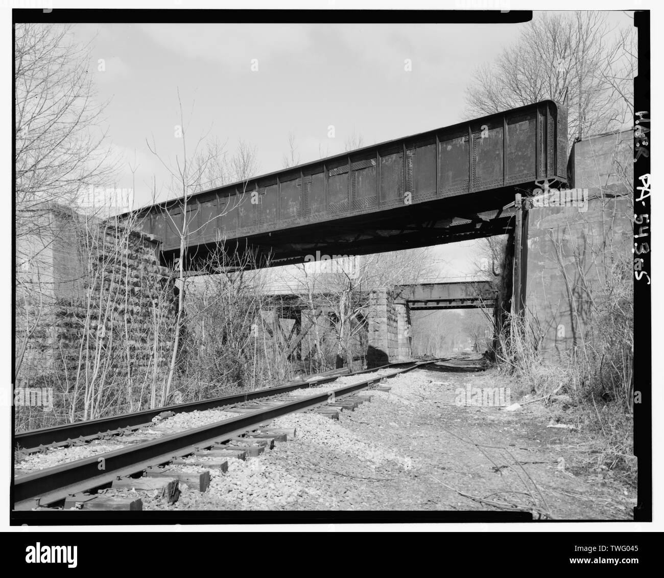 À la section des poutres à East End, à north, central railroad of New Jersey bridge au-delà. - Lehigh Valley Railroad, le Delaware River Bridge, enjambant la rivière Delaware, au sud de la rivière Lehigh, Easton, Northampton Comté, PA ; Pencoyd Iron Works ; Fer à Repasser centrale et de l'acier ; Lukens le fer et l'acier ; Slatington Société Laminoir ; American Bridge Company ; Lehigh Valley Railroad ; Consolidated Rail Corporation (Conrail) ; Norfolk Southern Railroad ; DeLony, Eric N, gérant de projet, Pennsylvania Historical and Museum Commission, répondant ; Consolidated Rail Corporation (Conrail), répondant ; Spivey, Justin M, hi Banque D'Images