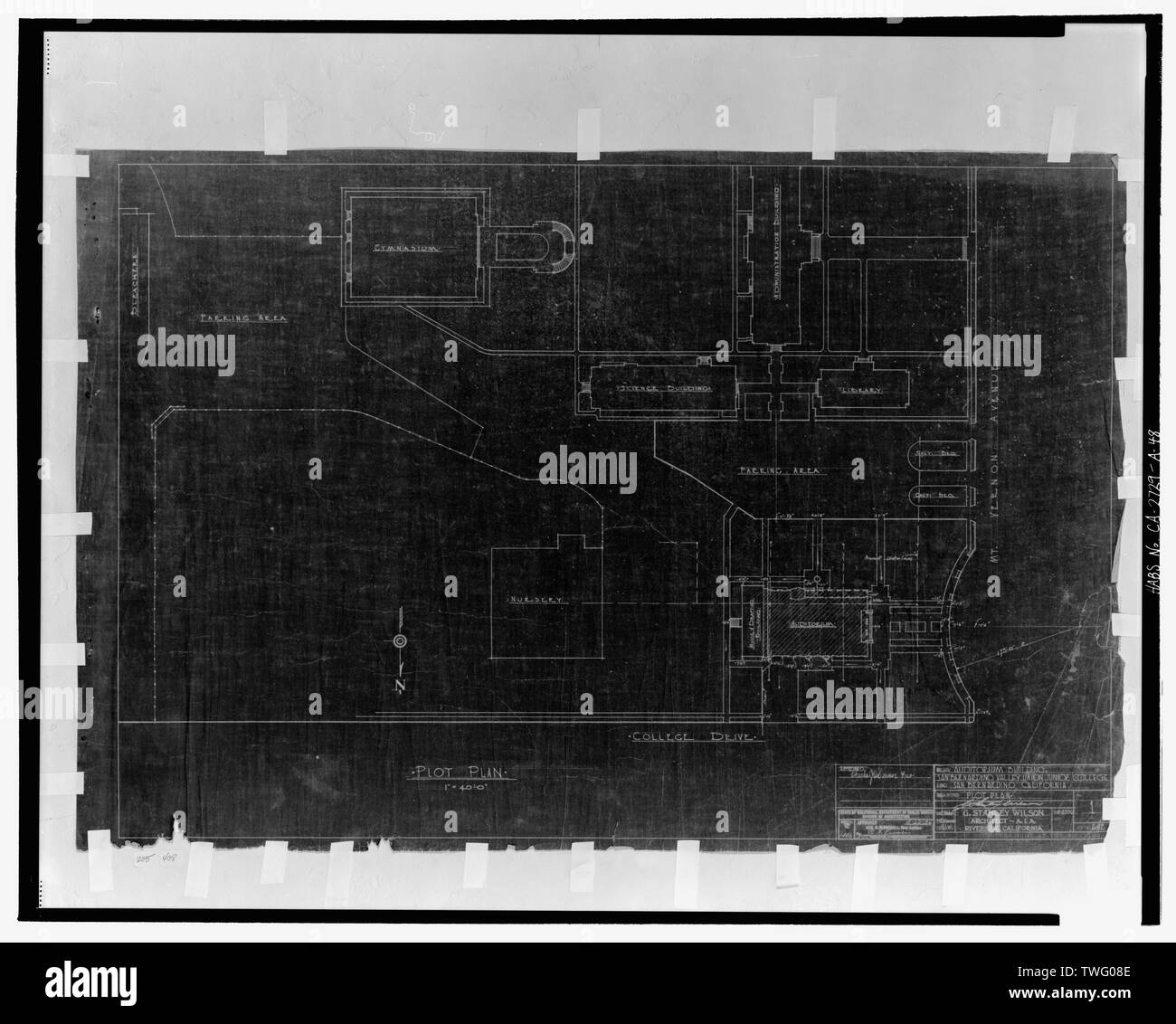 Plan tracé. San Bernardino Valley Union Junior College, de l'Auditorium building. Stanley G. Wilson, Architecte, A.I.A., Riverside, Californie. Fiche 1, n ? 692. L'échelle de 1 pouces à 40 pieds. Le 27 mars 1936. Application no. 1446, approuvé par l'État de Californie, ministère des Travaux publics, Division de l'architecture, le 22 avril 1936. - San Bernardino Valley College, Auditorium, 701 South Mount Vernon Avenue, San Bernardino, San Bernardino County, CA Banque D'Images