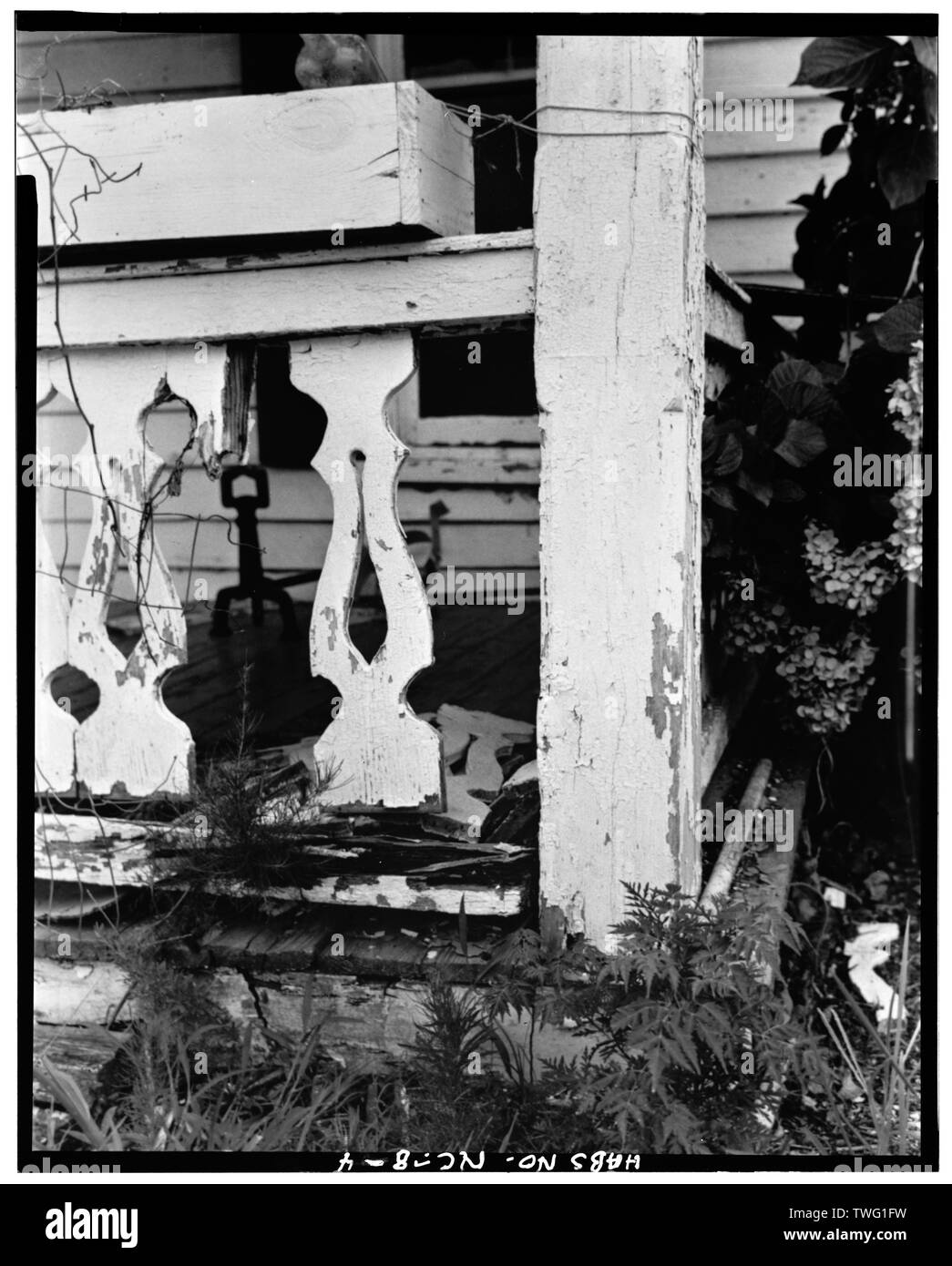 Garde-corps porche détail - le colonel Thompson House, 603, rue Front, Beaufort, Carteret Comté, NC Banque D'Images