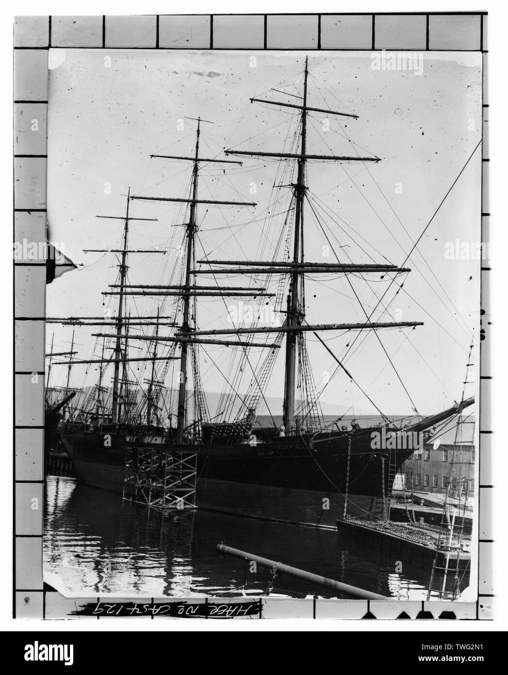 Post-1911 à quai, probablement à l'emballeur de l'Alaska's Association, à Alameda. (A1.35,581n) - 2905, BALCLUTHA Hyde Street Pier, San Francisco, Comté de San Francisco, CA Banque D'Images