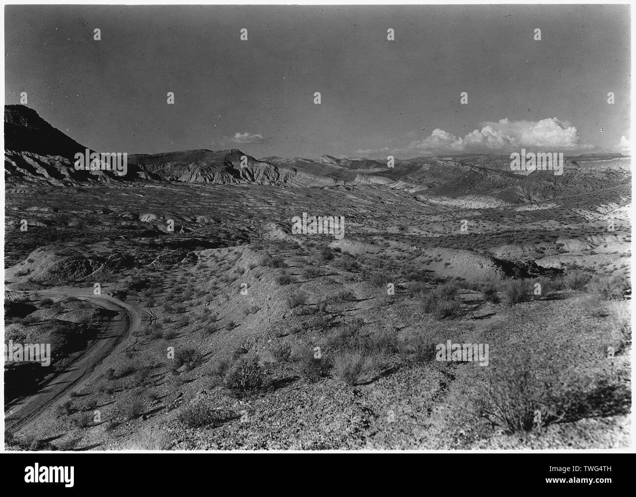 Anticlinal de purgatoire. Vue sur la montagne à north end pliée du purgatoire à plat. Visibles de l'ancienne route de raccourci entre la rue George et de l'ouragan, de l'Utah. Banque D'Images