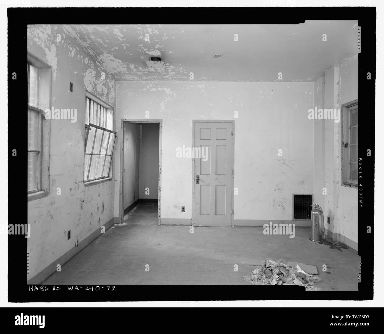 La transmission radio, VUE DE L'INTÉRIEUR DE L'OFFICE DE CHAMBRE, à l'ouest de l'établissement - Hôpital Général Barnes, East Quatrième Boulevard ordinaire et O Street, Vancouver, comté de Clark, WA ; Département des affaires des anciens combattants ; Jackson-Retondo, Elaine, émetteur ; Avery, Christy, émetteur Banque D'Images