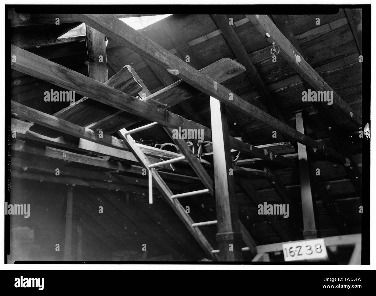 Les bâtiments historiques de l'enquête américaine Alex Bush, photographe, 30 décembre 1934. Les chevrons dans une grange. - Plantation de Thornhill, chemin de comté 19, Forkland, Greene County, AL Banque D'Images