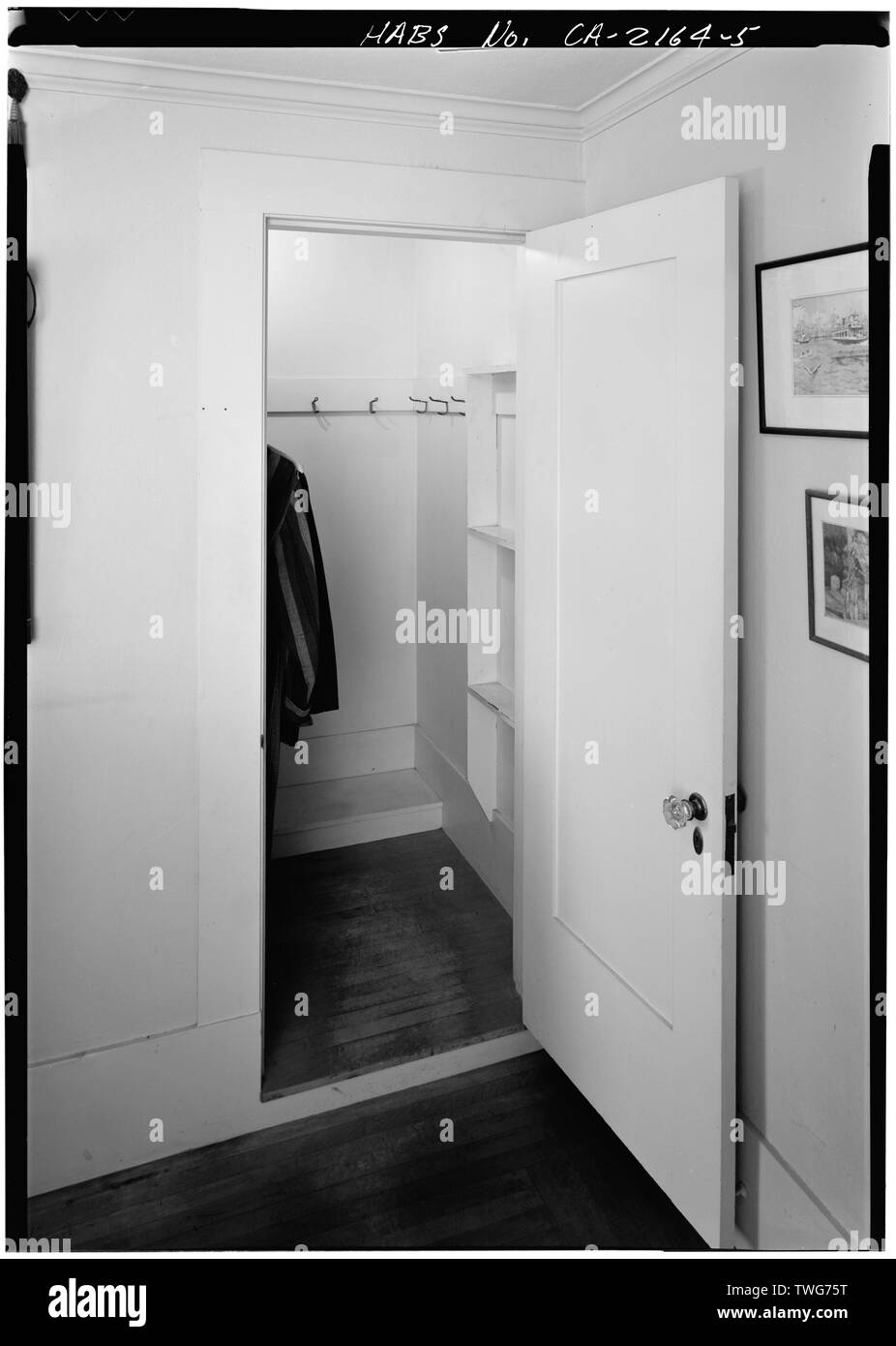 En étage élevé PENDERIE DRESSING, DEUXIÈME ÉTAGE - Arthur Marston House, 3575 Seventh Avenue, San Diego, San Diego County, CA Banque D'Images