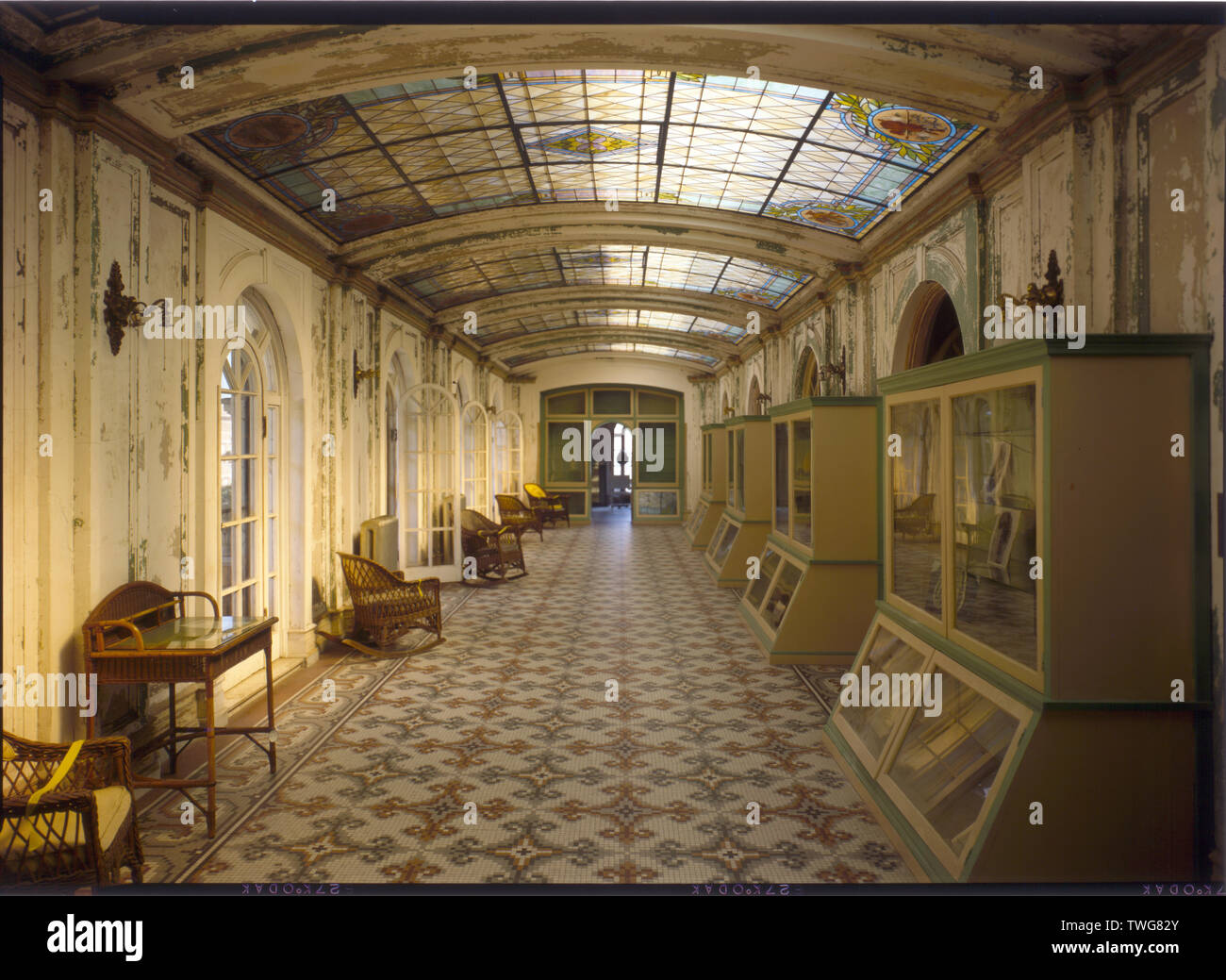 Salle de lecture avec des vitraux au plafond, TROISIÈME ÉTAGE DU NORD - Bathhouse Row, Fordyce Bathhouse, Central Avenue, Hot Springs, AR, Garland Comté Banque D'Images