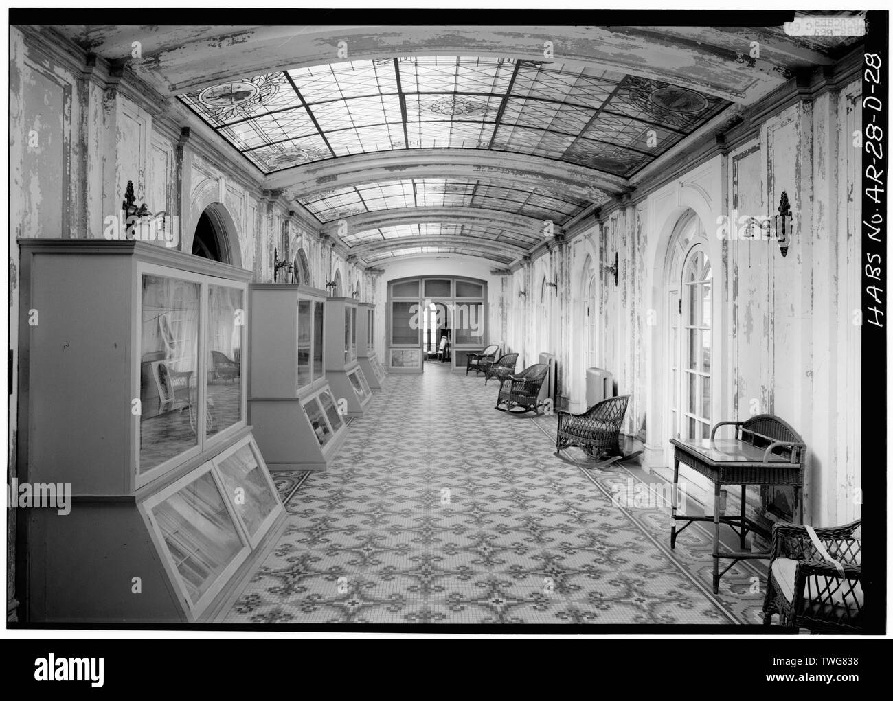 Salle de lecture avec des vitraux au plafond, TROISIÈME ÉTAGE, DU NORD - Bathhouse Row, Fordyce Bathhouse, Central Avenue, Hot Springs, AR, Garland Comté Banque D'Images