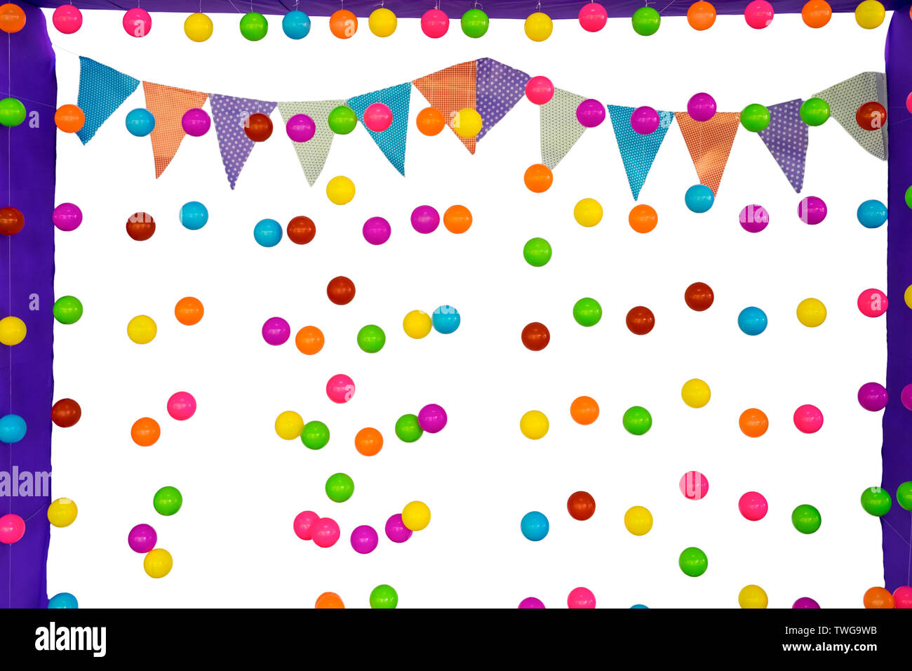 Boules colorées et d'un drapeau sur fond blanc Banque D'Images
