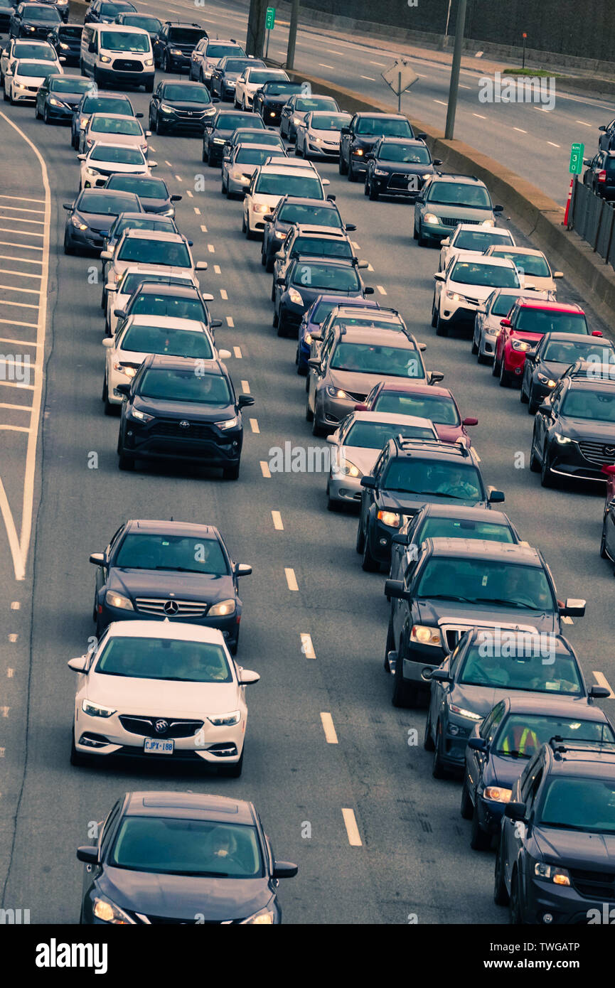 Montréal, Canada, Juin 13, 2019.rangées de voitures en réseau de trafic-lock à Montréal,Québec,Canada.Credit:Mario Beauregard/Alamy Live News Banque D'Images