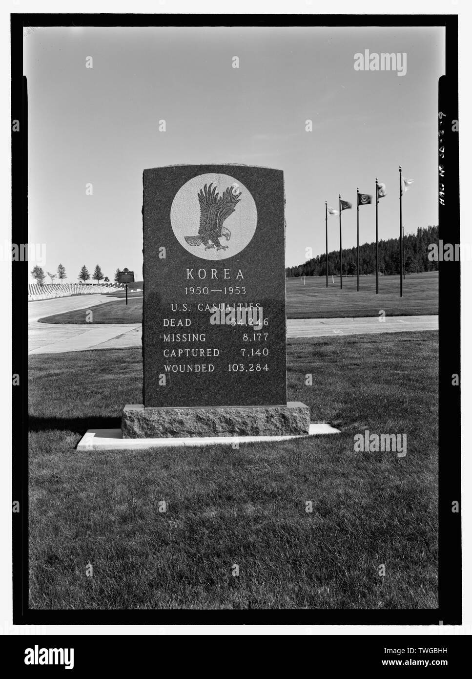 L'ÉLÉVATION ARRIÈRE DU MONUMENT DE LA GUERRE DE CORÉE, LA SECTION E. VUE DE SUD-EST. - Black Hills National Cemetery, 20901 Pleasant Valley Drive, Sturgis, Meade Comté, SD ; Département des affaires des anciens combattants Banque D'Images L'ÉLÉVATION ARRIÈRE DU MONUMENT DE LA GUERRE DE CORÉE, LA SECTION E. VUE DE SUD-EST. - Black Hills National Cemetery, 20901 Pleasant Valley Drive, Sturgis, Meade Comté, SD ; Département des affaires des anciens combattants Banque D'Images