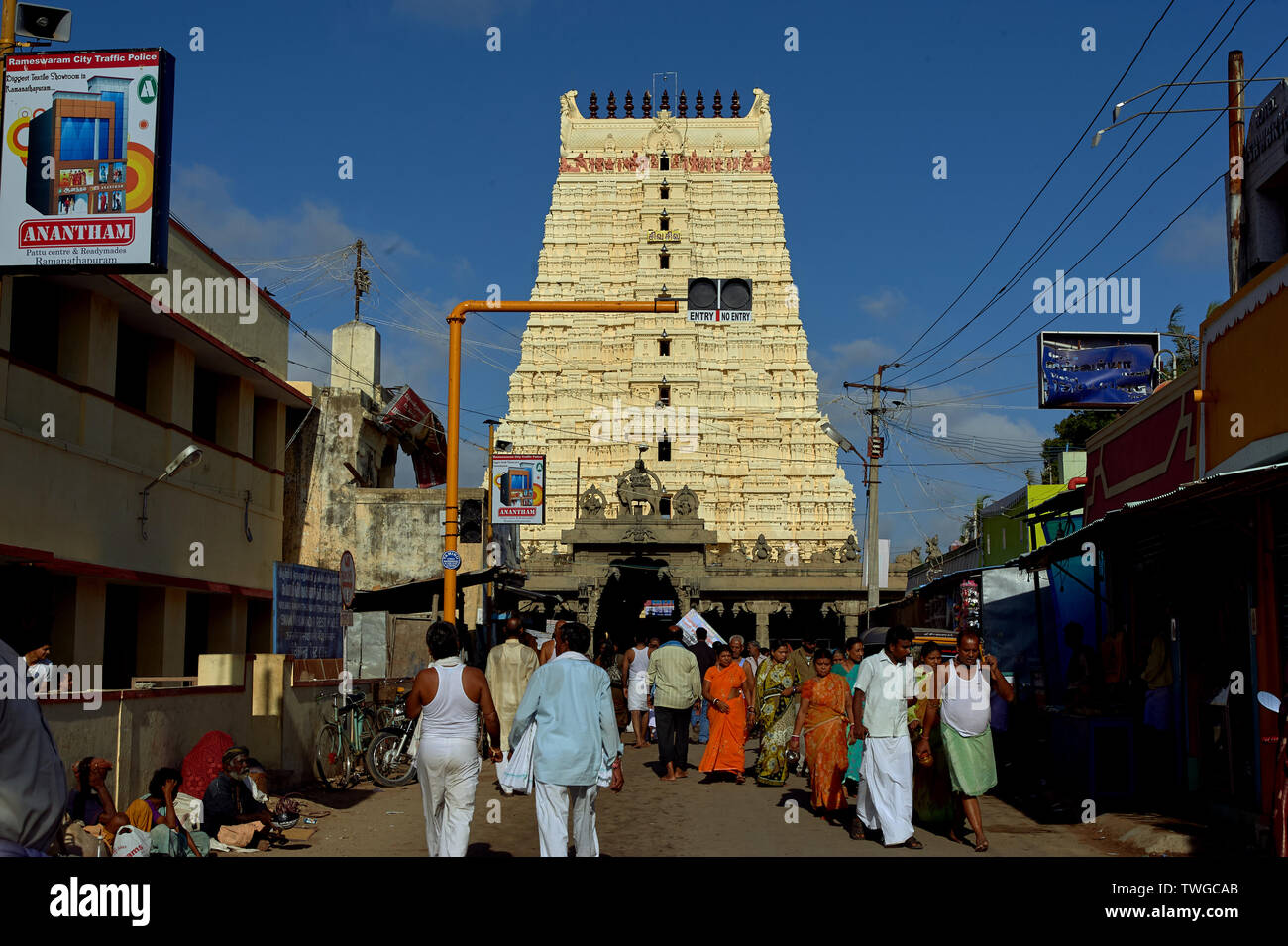 23-Aug-2009-richement décorée d'Ramanathswam ; Gopuram du temple 24 mètres de hauteur, construit au xviie siècle ; Rameswaram ; Char Dham ; Tamil Nadu Inde ; Banque D'Images