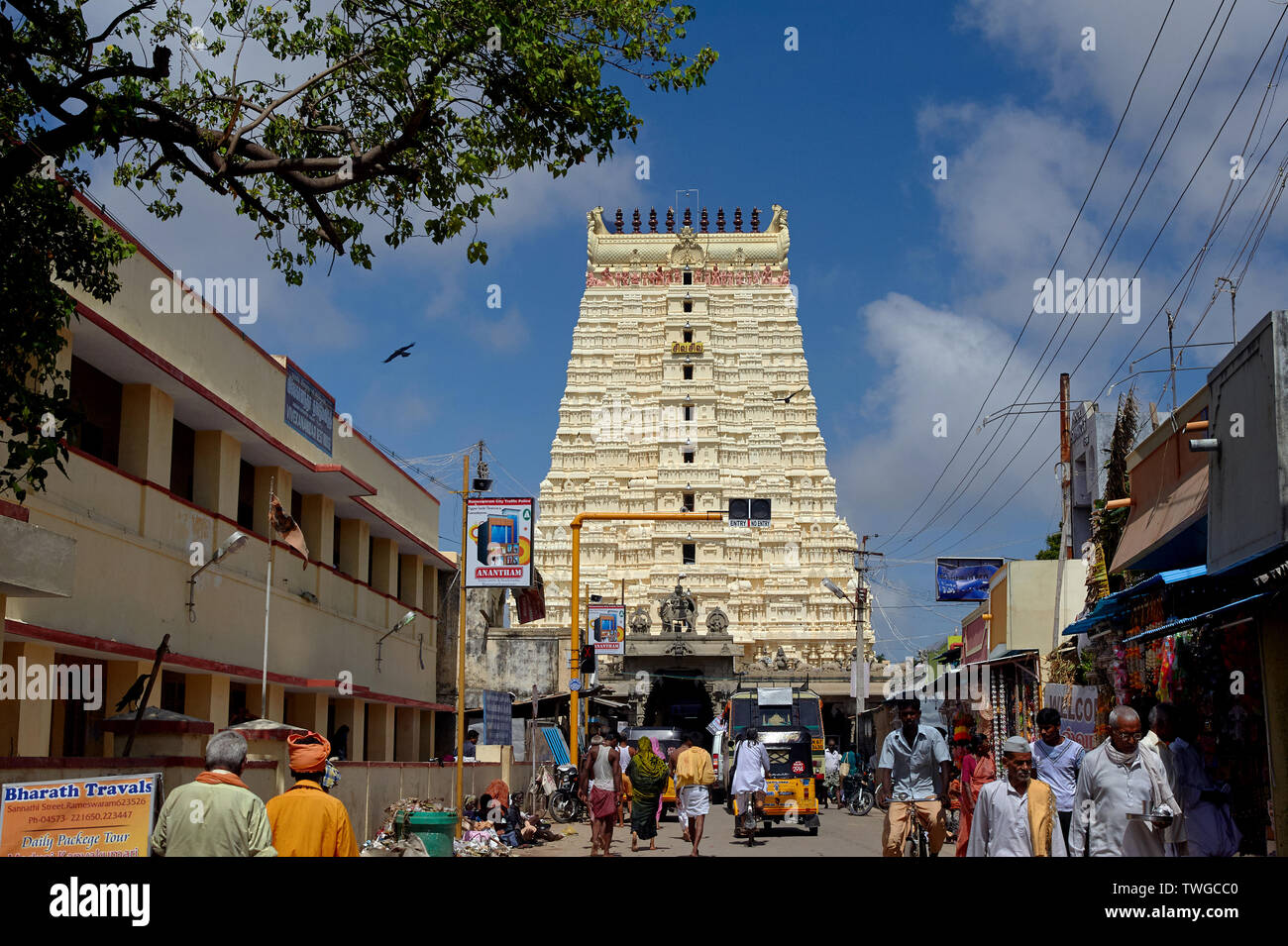 23-Aug-2009-richement décorée d'Ramanathswam ; Gopuram du temple 24 mètres de hauteur, construit au xviie siècle ; Rameswaram ; Char Dham ; Tamil Nadu Inde ; Banque D'Images