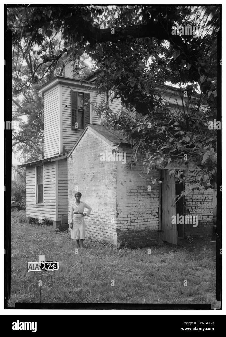 Les bâtiments historiques de l'enquête américaine Alex Bush, photographe, le 9 avril 1935 montrant l'ARRIÈRE DU LAIT EN BRIQUE, MAISON À N.W. - Shackelford-McCrary-Otts House, 901 Centreville Street, Greensboro, Hale Comté, AL Banque D'Images
