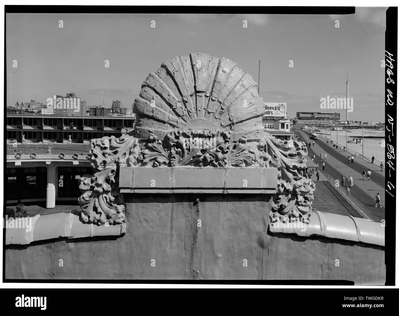 Arrière de l'ORNEMENT EN TERRE CUITE SUR L'ÉLÉVATION EST DU SOLARIUM - Hôtel Blenheim, l'Ohio et de l'Avenue Boardwalk, Atlantic City, NJ, comté de l'Atlantique Banque D'Images