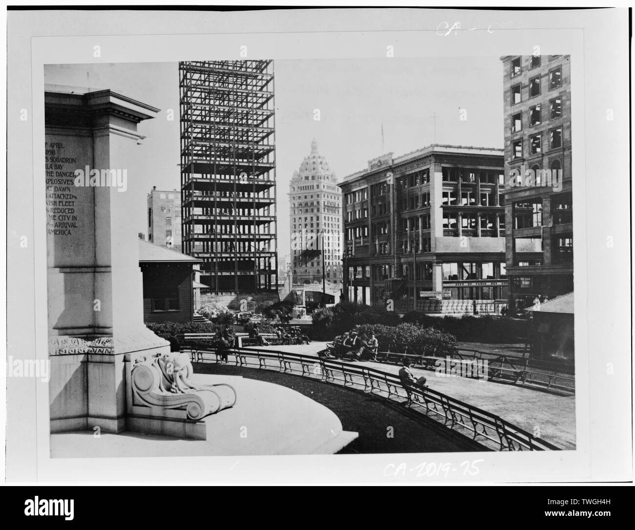 RECONSTRUCTION D'UN BÂTIMENT, circa 1906-1907 - Ville de Paris Dry Goods Company, Geary et Stockton Streets, San Francisco, Comté de San Francisco, CA Banque D'Images