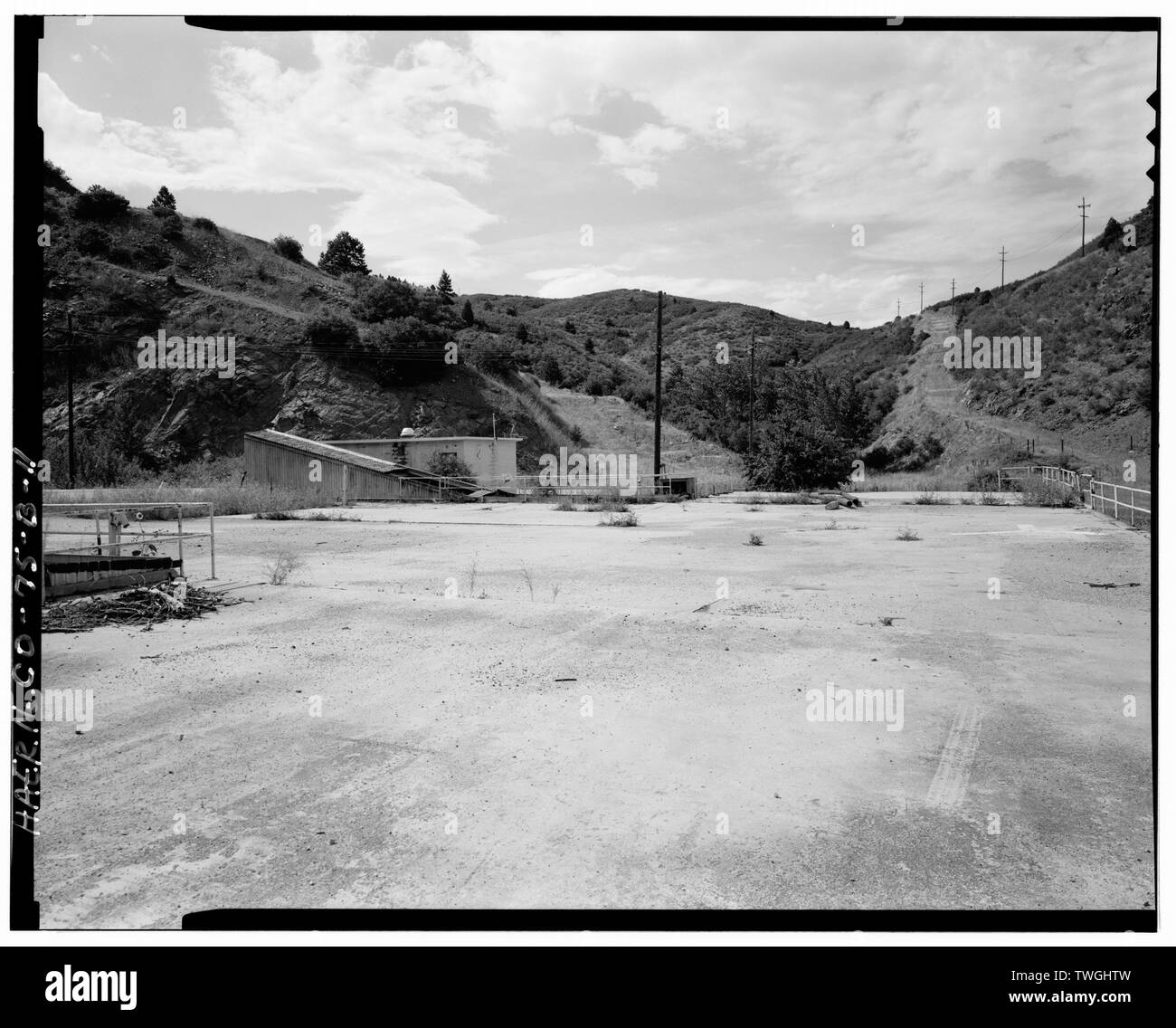 Dalle de béton TOITURE PAR L'extrémité sud, vue vers le nord. - Glenn L. Martin Company, installations d'essai de missiles Titan, banc d'essai captif D-2, Waterton Canyon Road et l'autoroute 121 Colorado, Denver, le comté de Jefferson, CO Banque D'Images
