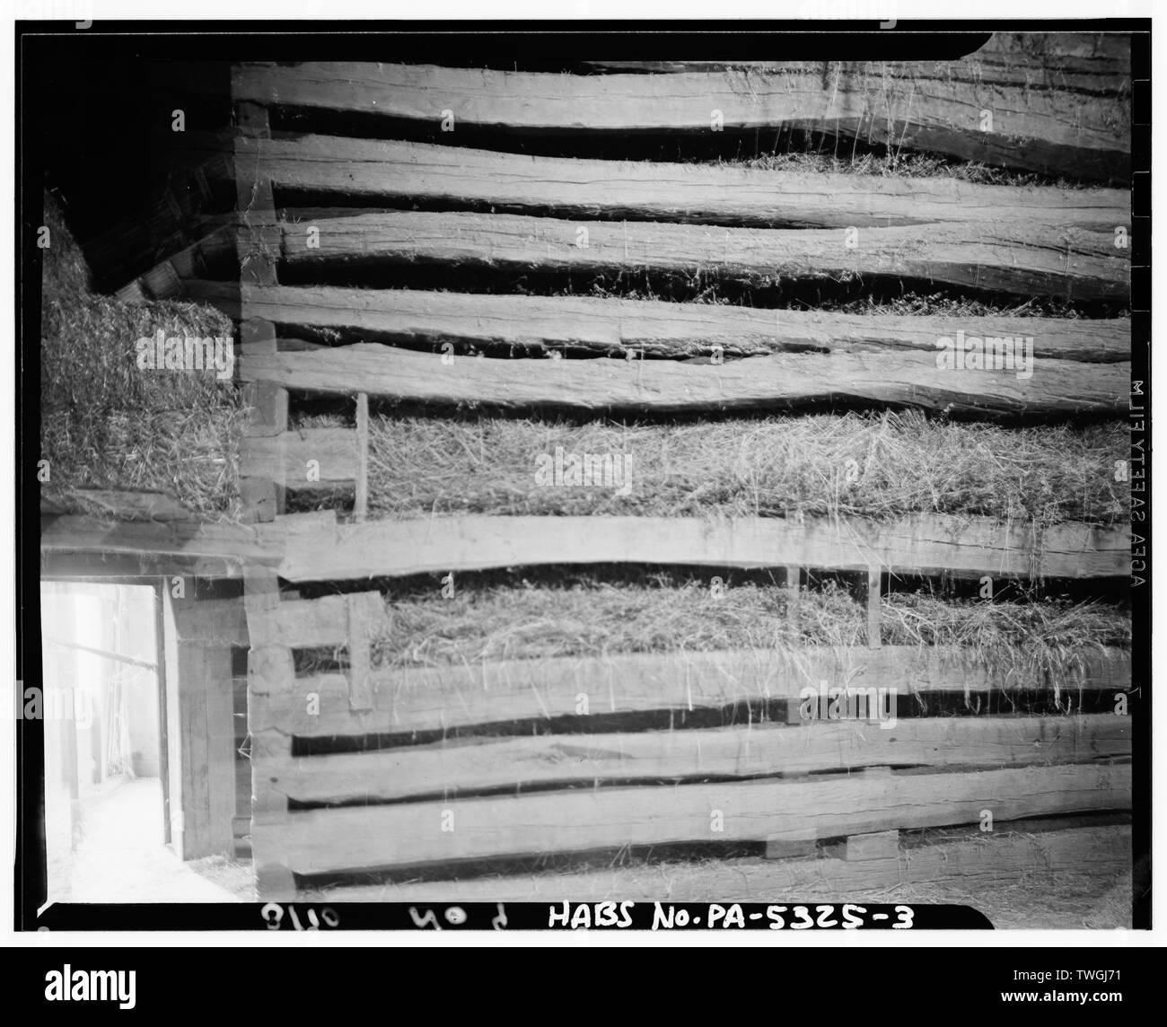 Ruines de la vieille grange en rondins - Grange rouge, (New Tripoli aux environs), Lyon Vallée, Lehigh Comté, PA Banque D'Images