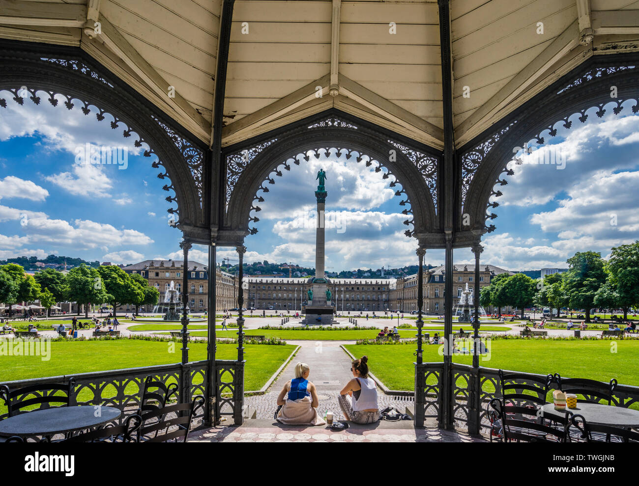 Jubiläumssäule (jubilé colonne) et le Nouveau Palais Stuttgart vu de la rotonde Schloßpark, Stuttgart, Bade-Wurtemberg, Allemagne Banque D'Images