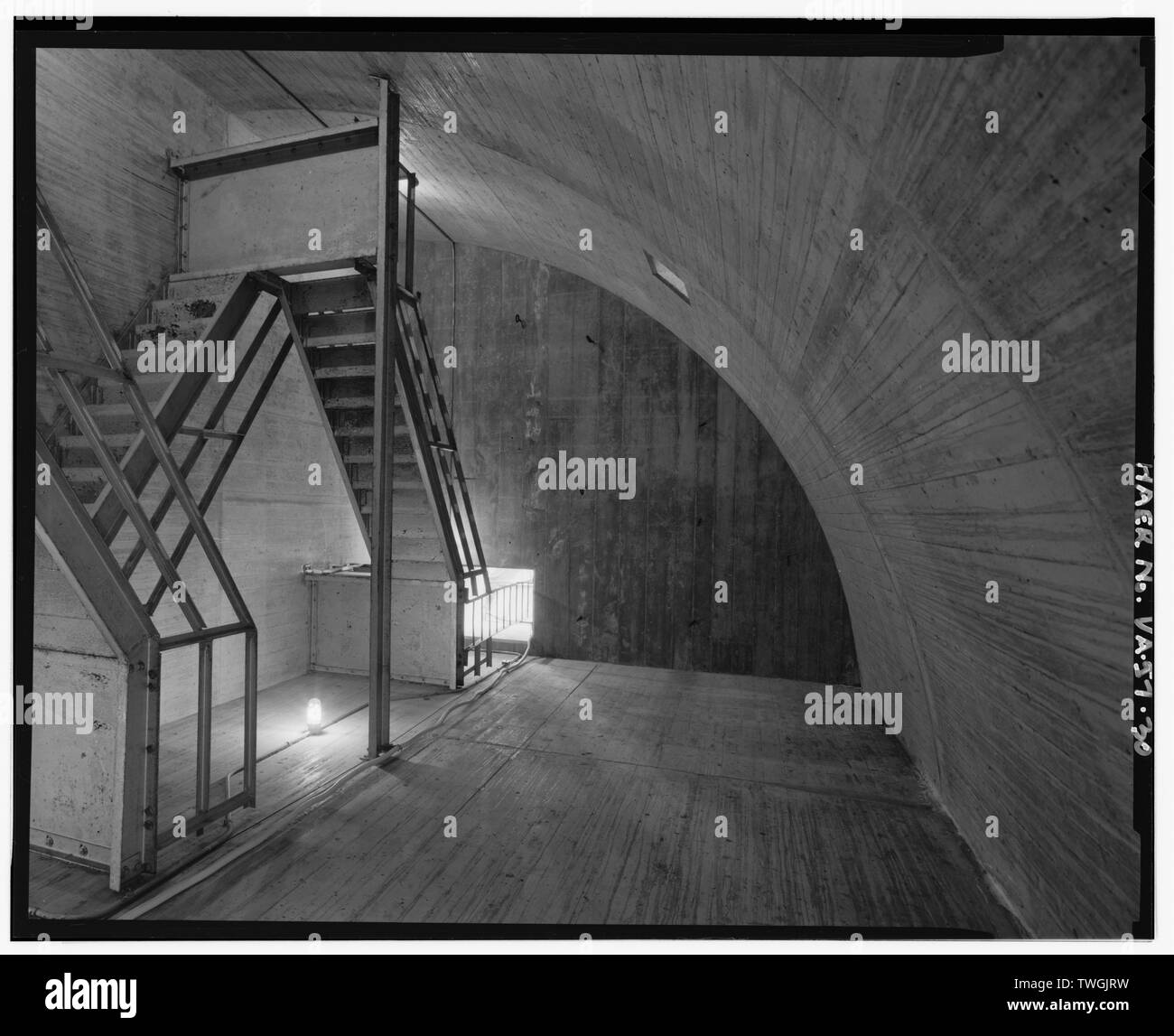 Vue de l'intérieur représentant l'arbre pivot PIER, PRISE À 1S. - George P. Coleman Memorial Bridge, enjambant la rivière York U.S. Route 17, à Yorktown, comté de York, VA Banque D'Images