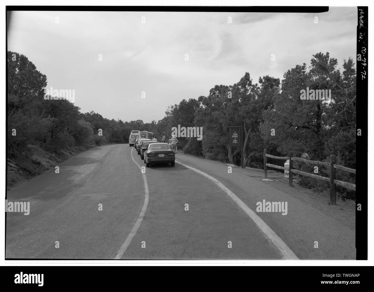 Vue de la ROUTE DE SUN POINT, face à W. - Mesa Verde National Park route qui mène à l'entrée principale, Cortez, Montezuma County, CO Banque D'Images
