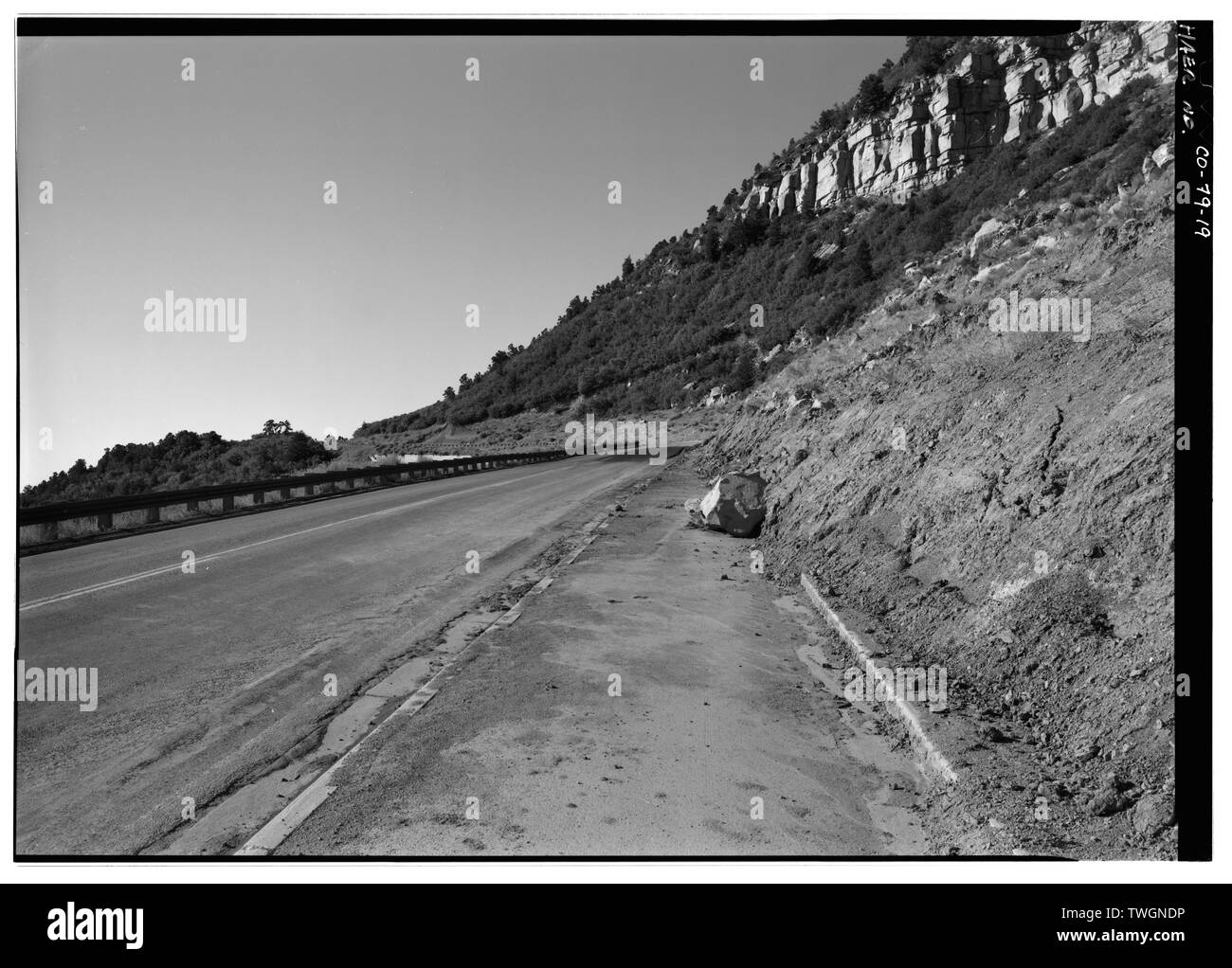 Vue de la ROUTE DE GLISSEMENT SUR 'big', en face de SW. - Le Parc National de Mesa Verde Entrée Principale Road, Cortez, Montezuma County, CO Banque D'Images