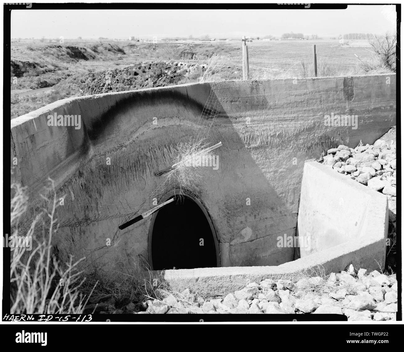 ROCK CREEK Canal de la ligne basse du siphon, Twin Falls Comté, AU SUD DE L'IDAHO KIMBERLY ; CLOSE-UP DU CÔTÉ ENTRÉE DU SIPHON, TERRITOIRES DU POINT DE VUE. - Milner Barrage et Canal principal- Twin Falls Canal Company, sur la rivière Snake, 11 milles à l'ouest de la ville de Burley, Idaho, Twin Falls, ID, Twin Falls Comté Banque D'Images