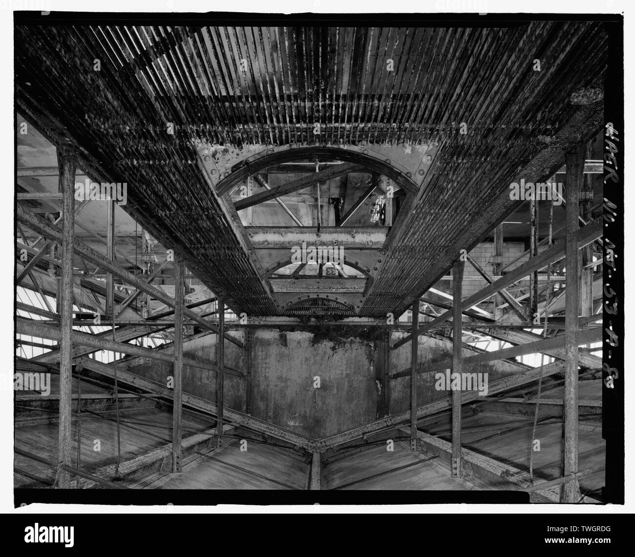 Toit, RÉSERVOIR D'EXPANSION, la Fondation, le moniteur central, AU NORD-OUEST DE LA BAIE 34 - Ford Motor Company Edgewater Usine de montage, d'assemblage, 309, chemin River, Edgewater, comté de Bergen, NJ Banque D'Images