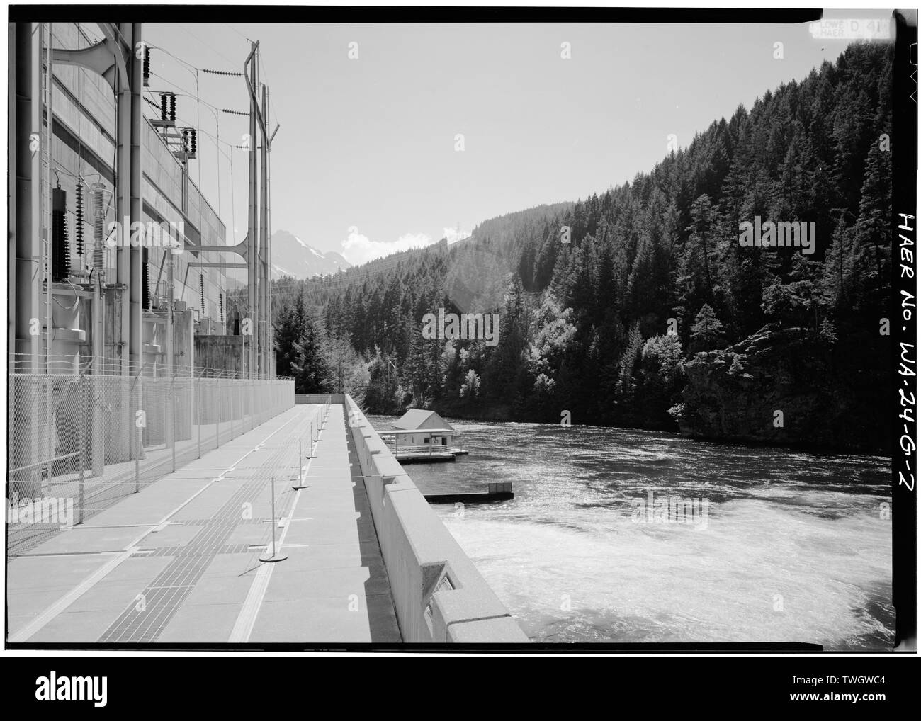 ROSS- POWERHOUSE PONT TRANSFORMATEUR, DE FUITE, et d'un hangar à bateaux EN VUE DE L'EAST END DE PONT TRANSFORMATEUR, 1989. - Le développement de l'énergie de la Skagit, Ross, centrale électrique sur la rivière Skagit, 10,7 milles en amont de Newhalem Newhalem,, comté de Whatcom, WA Banque D'Images