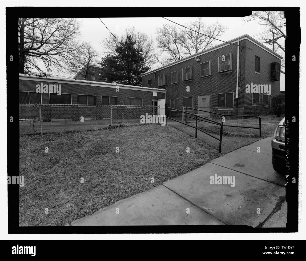 Et arrière côté gauche de l'élévation du bâtiment de direction, à la sud-est. Bedford - Logements, Bâtiment de direction, 2304 Bedford Avenue, Pittsburgh, Allegheny County, PA ; Marlier, Boyd, Lee et la Société historique de Prack ; l'ouest de la Pennsylvanie, de l'entrepreneur ; Meyer, Lauren, émetteur ; Engelbrecht, Roy, photographe ; Uhl, Charles H, photographe ; Uhl, Lauren, historien Banque D'Images
