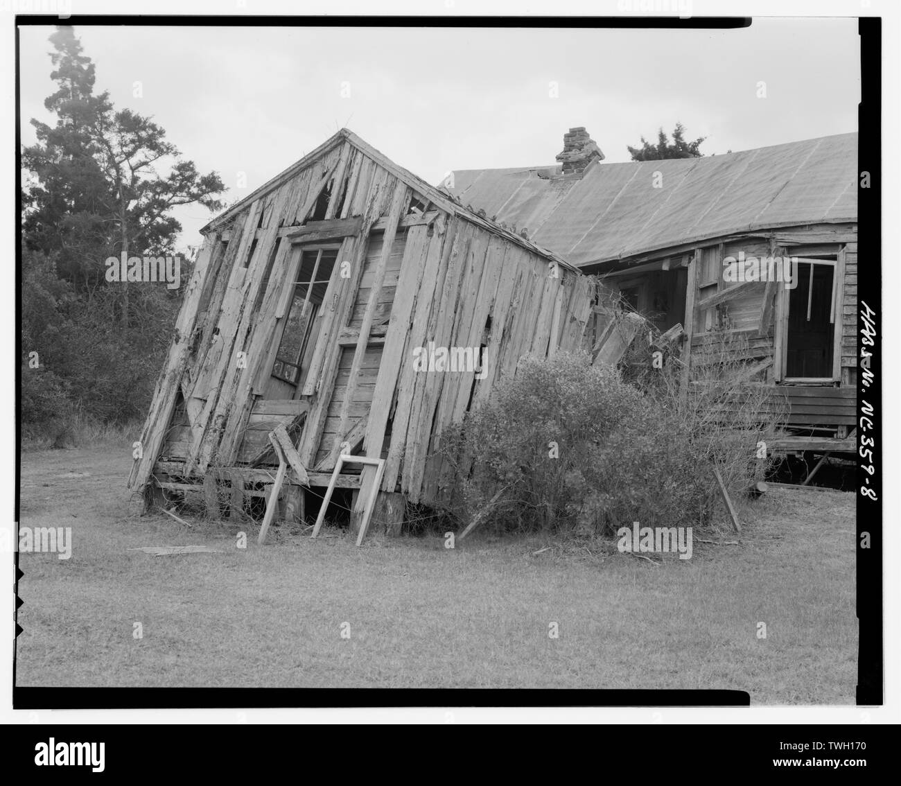 Vue d'angle arrière de la cuisine, côté nord - George Riley Willis chambre et cuisine, Portsmouth, Carteret County, NC Banque D'Images