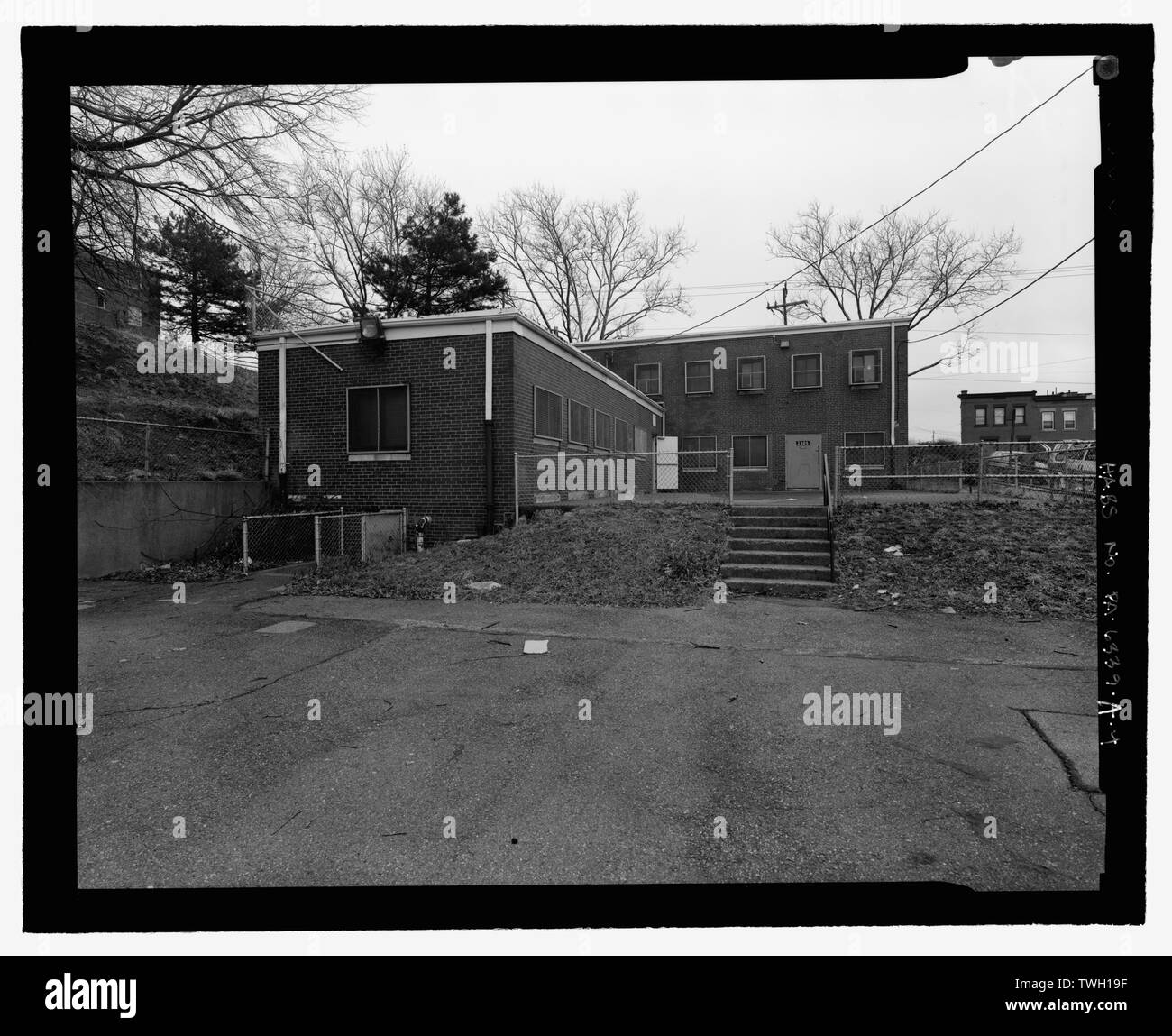 L'élévation arrière du bâtiment de direction, à la sud-est. Bedford - Logements, Bâtiment de direction, 2304 Bedford Avenue, Pittsburgh, Allegheny County, PA ; Marlier, Boyd, Lee et la Société historique de Prack ; l'ouest de la Pennsylvanie, de l'entrepreneur ; Meyer, Lauren, émetteur ; Engelbrecht, Roy, photographe ; Uhl, Charles H, photographe ; Uhl, Lauren, historien Banque D'Images