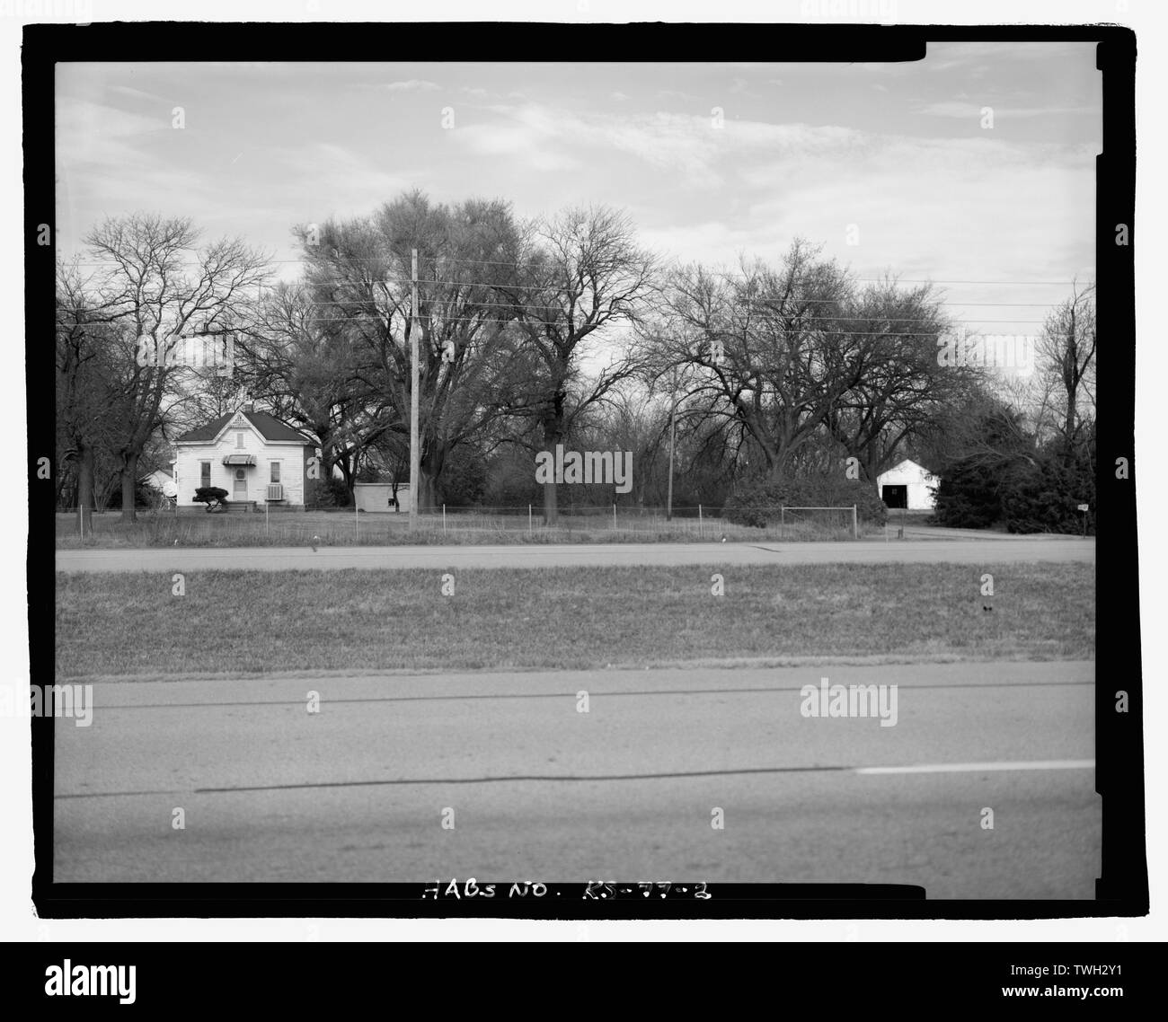 Demande de relation House, résidence, est remise à outils, garage et à l'ensemble du site de la ferme, à la ferme du nord - George Spangerberger, 2012 West Wisconsin Avenue, South Hutchinson, KS, comté de Reno ; Sun City Trail ; Spangerberger, George ; Seigrist, Marie ; Seigrist, John ; Newton, Dale, l'équipe de terrain ; Jackson, Christiana, émetteur ; Colcher, Larry, photographe ; King, Marsha K, historien ; Weston, Timothy, historien ; Blanc, Sheryll L, historien ; Guzman, Wolffang, délinéateur Banque D'Images Demande de relation House, résidence, est remise à outils, garage et à l'ensemble du site de la ferme, à la ferme du nord - George Spangerberger, 2012 West Wisconsin Avenue, South Hutchinson, KS, comté de Reno ; Sun City Trail ; Spangerberger, George ; Seigrist, Marie ; Seigrist, John ; Newton, Dale, l'équipe de terrain ; Jackson, Christiana, émetteur ; Colcher, Larry, photographe ; King, Marsha K, historien ; Weston, Timothy, historien ; Blanc, Sheryll L, historien ; Guzman, Wolffang, délinéateur Banque D'Images