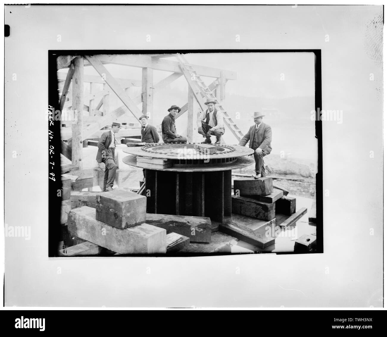 Reproduction de négatif sur plaque de verre (Modjeski et Masters, bureau Collection Modjeski, n° 183, 6 mai 1908) L'ÉTABLISSEMENT CENTER CASTING - Burlington Northern Railroad Bridge, enjambant la rivière Willamette River à 6,9 km, Portland, comté de Multnomah, ou Banque D'Images