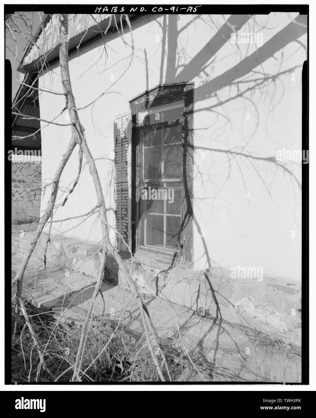 Résidence, détail extérieur, fenêtre arrière de la maison, à l'Est. - Eugene Rourke Ranch, résidence, 40 pieds à l'ouest de dortoir, modèle, Las Animas Comté, CO Banque D'Images Résidence, détail extérieur, fenêtre arrière de la maison, à l'Est. - Eugene Rourke Ranch, résidence, 40 pieds à l'ouest de dortoir, modèle, Las Animas Comté, CO Banque D'Images