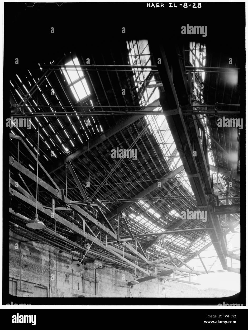 Roadhouse (1856), toit truss et des façons de grue - Chicago, Burlington and Quincy Railroad, Roundhouse et boutiques, de Broadway et du printemps des rues, Aurora, comté de Kane, IL Banque D'Images