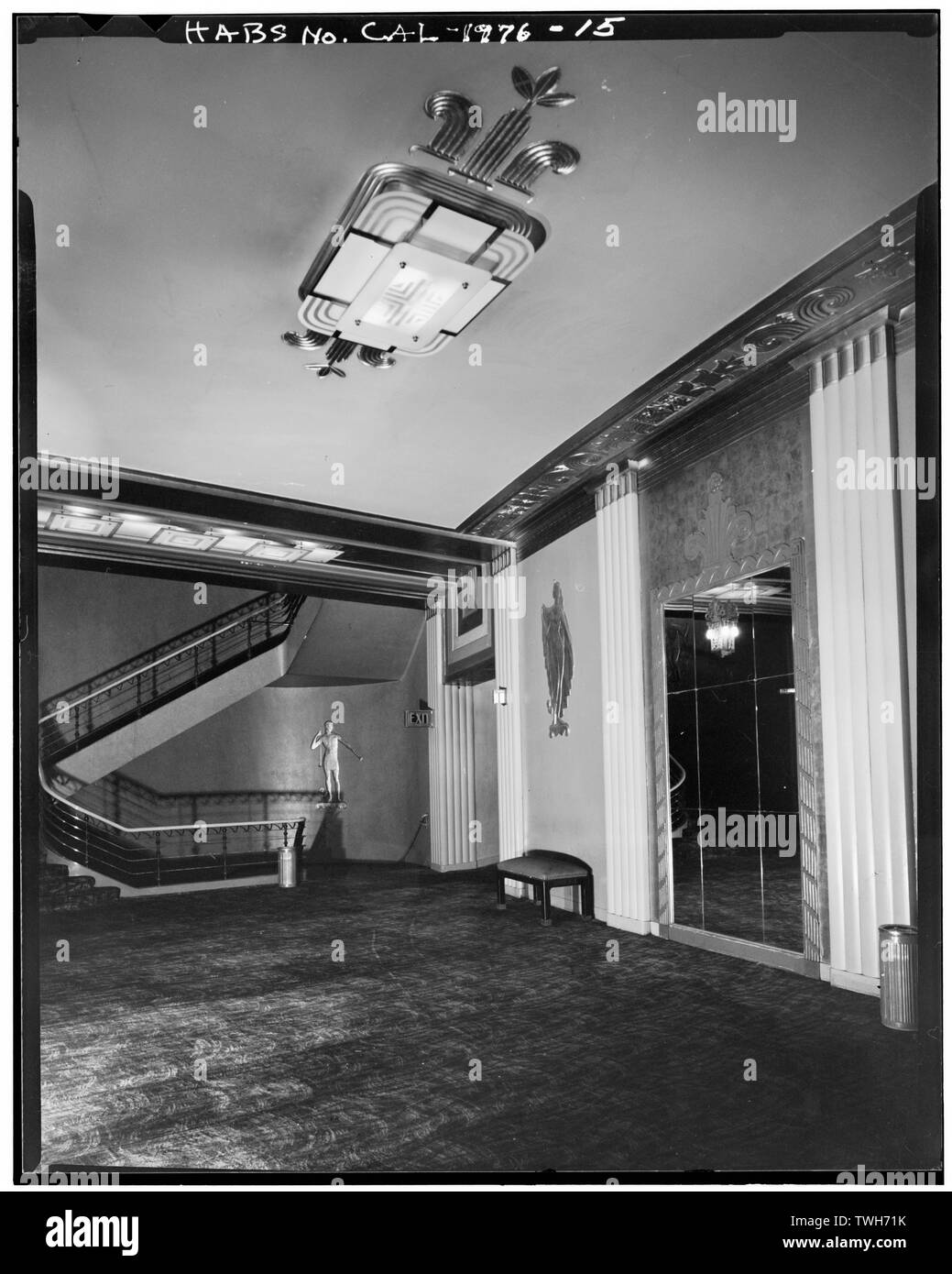 Robert Bernhardi, photographe 1972 BALCON AU SUD DE L'ATTERRISSAGE D'ESCALIER HALL MEZZANINE - Paramount Theatre, 2025 Broadway, Oakland, Alameda County, CA Banque D'Images