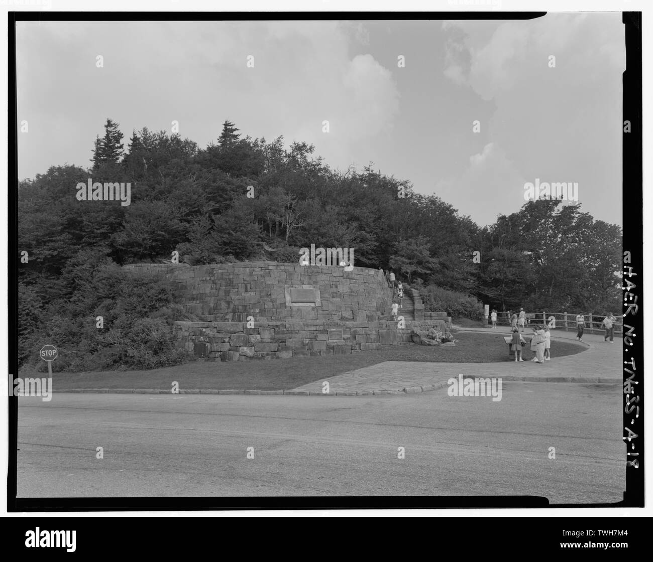 Le Rockefeller Memorial à Newfound Gap à E. - Great Smoky Mountains National Park Les routes et les ponts, Newfound Gap Road, entre Gatlinburg, TN et Cherokee, NC, Gatlinburg, TN, Sevier comté ; Bureau of Public Roads ; Cammerer, Arno B ; Bass, C N ; Swain, C E ; California Highway Commission ; Peterson, Charles ; Eakin, J Ross ; Morrell, John ; Spelman, H J ; Lee, W I ; Ludgate, Rowell ; Arthur, Jack ; Arundel Corporation ; R B Tyler Company ; C Y Thomason Company ; King, Willis ; Breslin Construction Company, John Rockefeller ; D ; vint, Thomas ; Frederick Law Olmsted, ; Hubbard, Henry ; riz, Henry ; une Troitino Banque D'Images