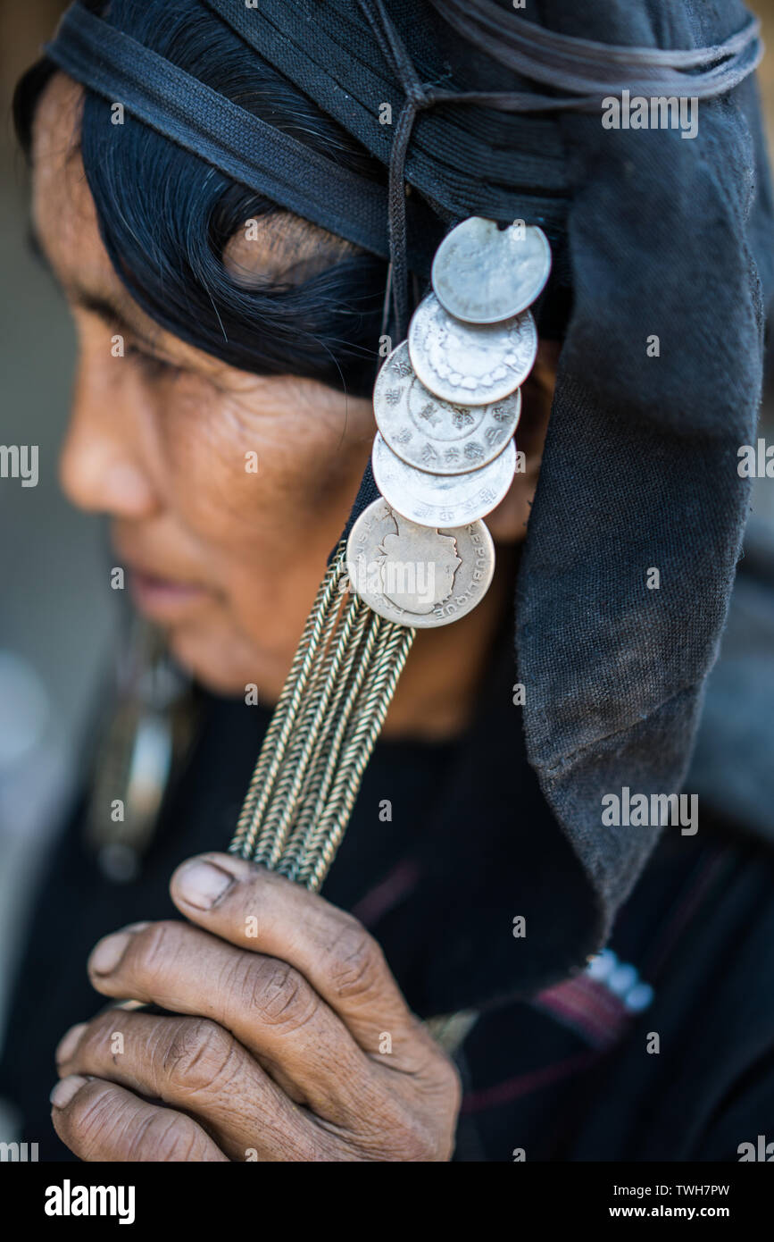 Portrait de la femme Akha Pixor ethnicité, Phongsali, Laos, Asie. Banque D'Images