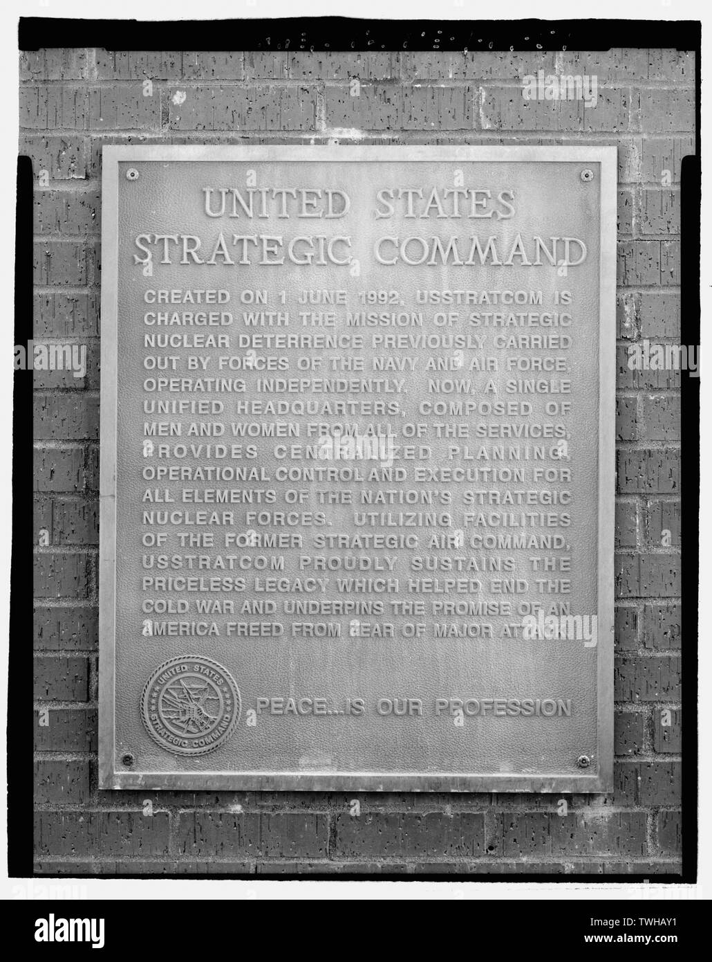 SAC Plaque, pelouse, bâtiment 500, à l'Est - Offutt Air Force Base, Quartier général du Commandement aérien stratégique et centre de commande, le bâtiment du Siège, 901 Boulevard SAC, Bellevue, Sarpy Comté, NW Banque D'Images