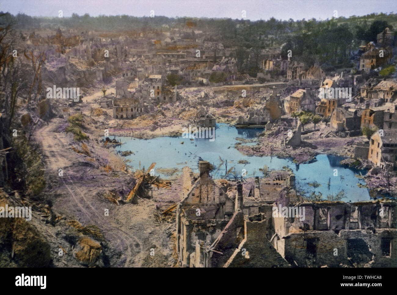 Ville en ruines après la victoire des Alliés contre les Allemands, Saint-Lo, France, juillet 1944 Banque D'Images