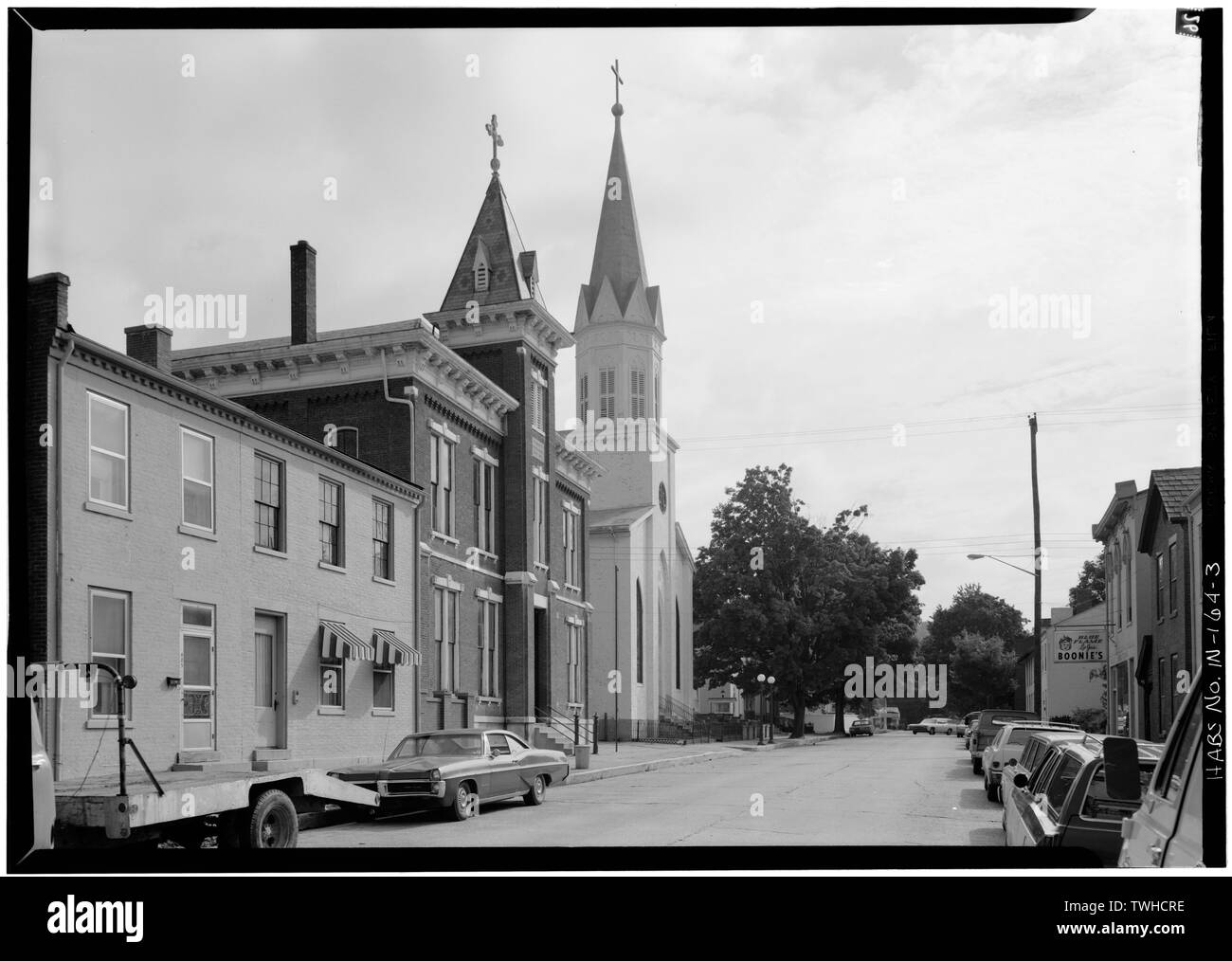 L'ÉCOLE ET L'ÉGLISE, scène de rue - Église Catholique Romaine Ste Marie et l'école, 413 East Second Street, Madison, Comté de Jefferson, dans Banque D'Images