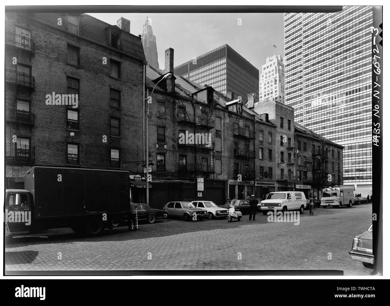 SCHERMERHORN ROW, NORD (AVANT) EN ALTITUDE, DU NORD-OUEST - South Street Seaport Museum, bloc délimité par John, Sud, Fulton, et avant les rues, New York, New York County, NY Banque D'Images
